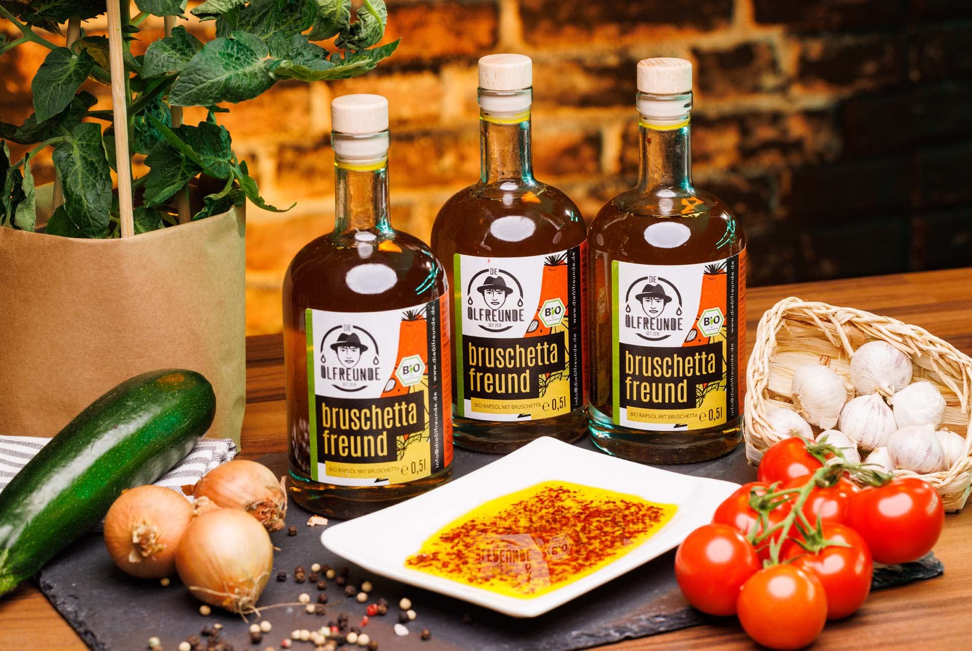 DIE ÖLFREUNDE ''Bio Bruschettafreund'' | 3er Sparset | Rapsöl mit Gewürzen 3x0,5l | hochwertig kaltgepresstes Öl | vegan | nachhaltiges Speiseöl mit Omega 3 und Omega 6 Fettsäuren
