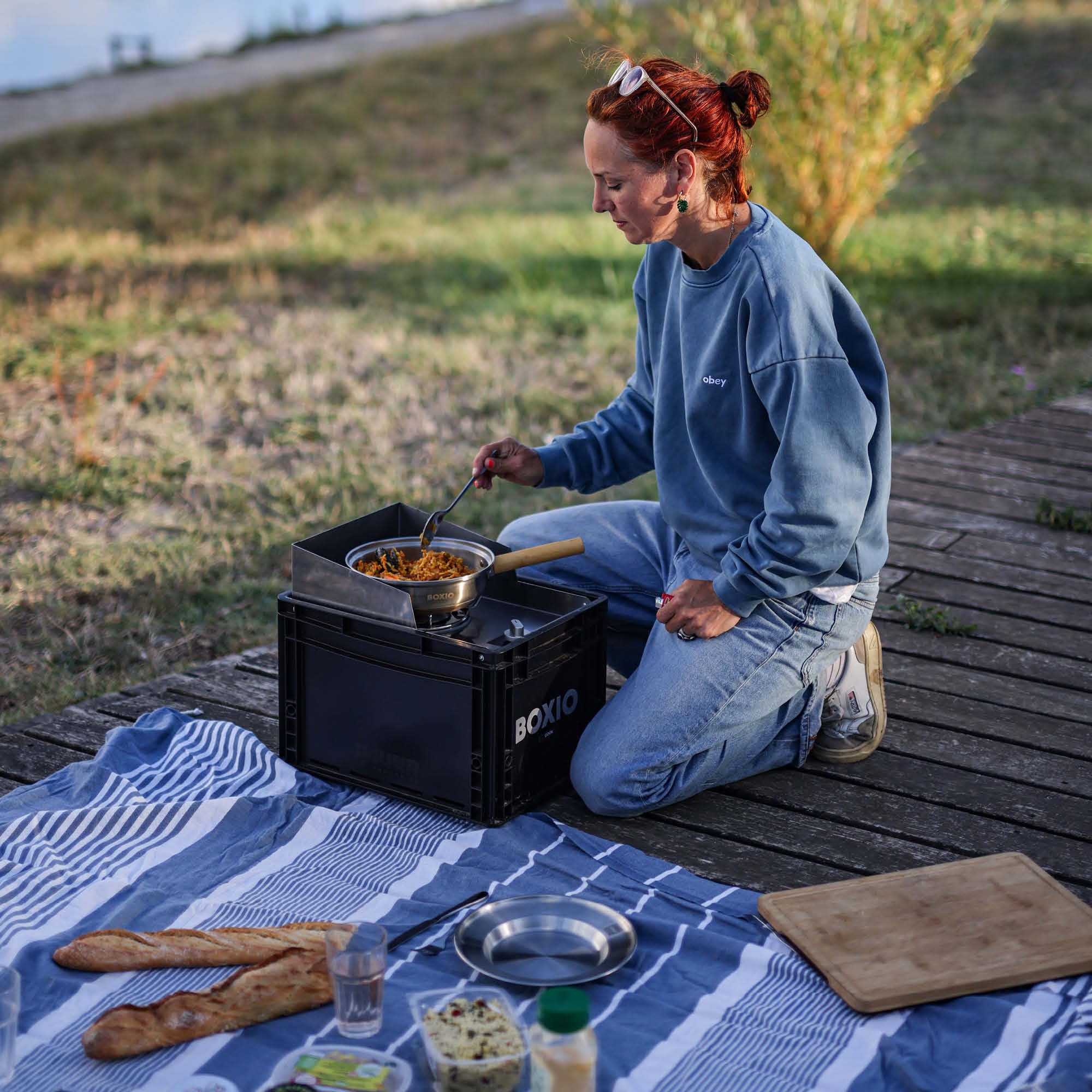 BOXIO - COOK Plus: zestaw startowy kuchenki kempingowej z miejscem do przechowywania, osłoną przeciwwietrzną i kompletem garnków kempingowych, kuchenka gazowa na kartusze do kempingu, outdooru