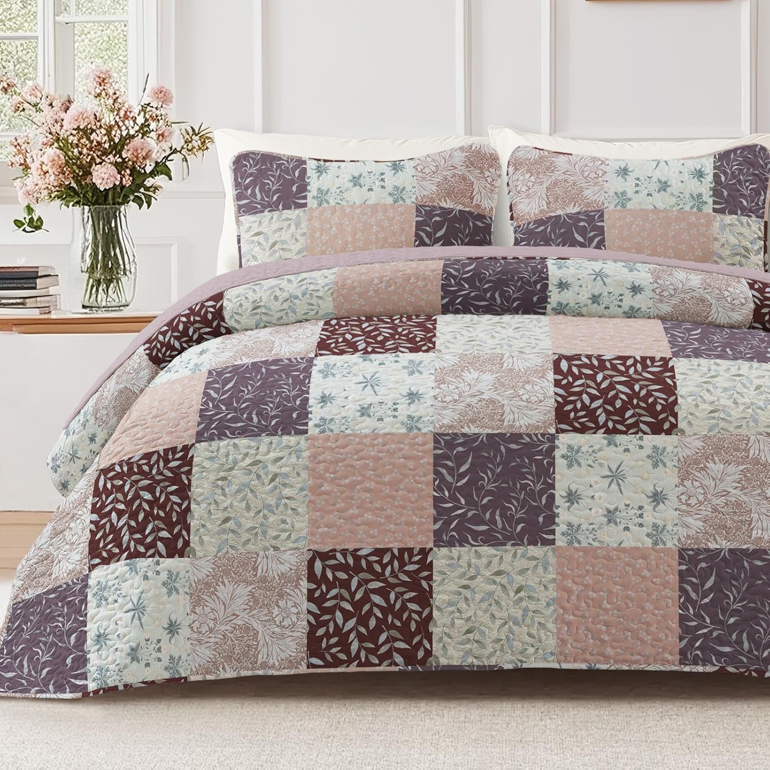 Exclusivo Mezcla Reversible Boho Quilts King Size, Brown Bedspreads Lightweight Coverlet All Season Patchwork Quilt Bedding Set with Printed Floral Pattern (1 Quilt, 2 Pillow Shams)