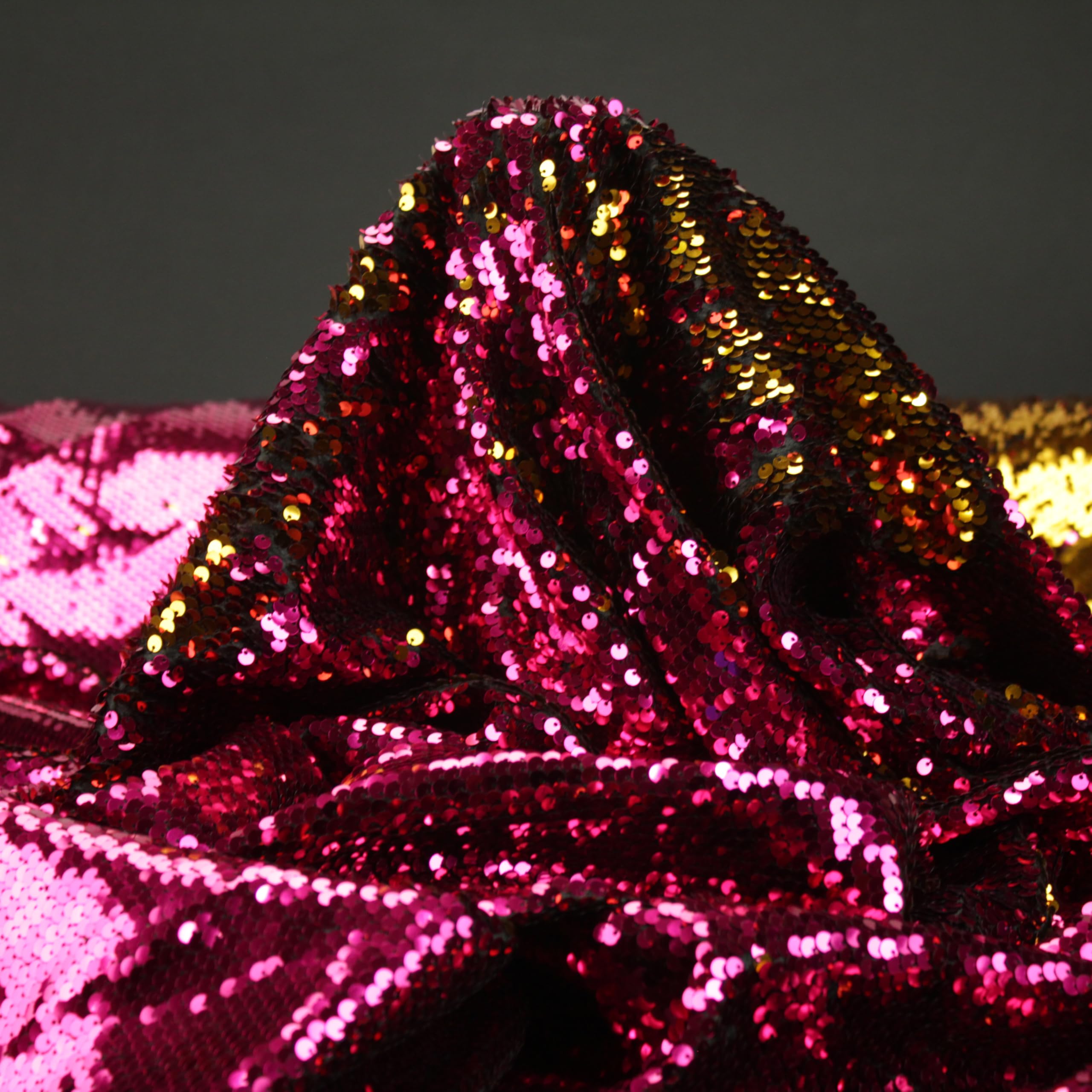 TELA DE RASO CON LENTEJUELAS REVERSIBLES BICOLOR SERIE RAMÓN POR METROS, ANCHO 135cm (FUCSIA Y ORO, 3 METROS)