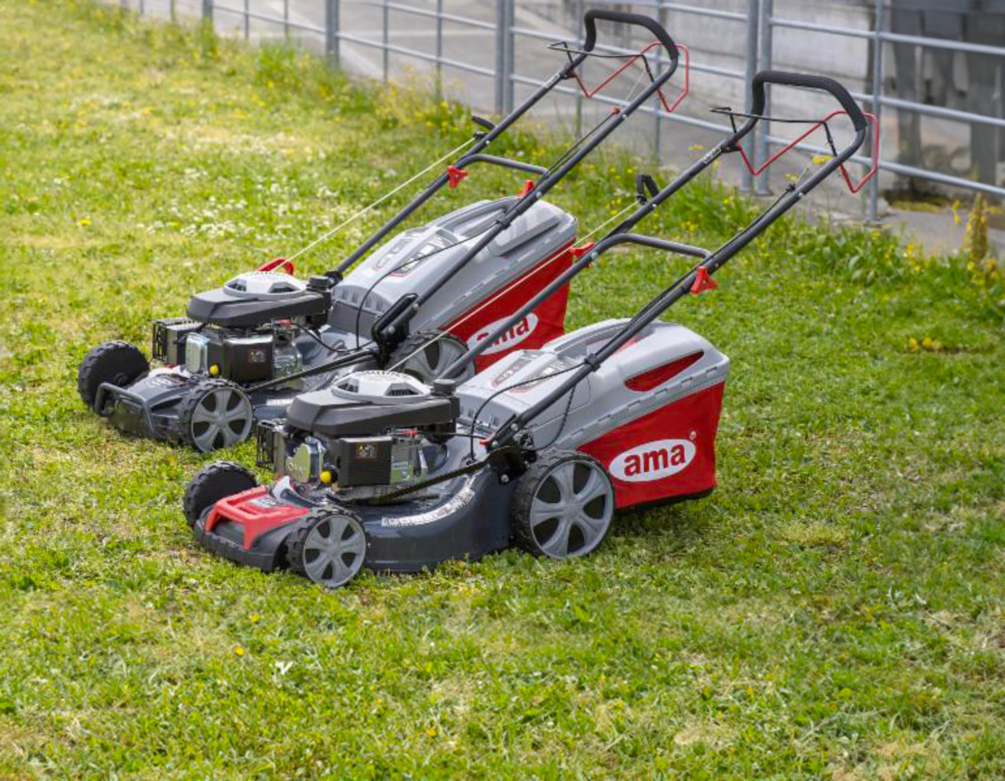 RASAERBA SEMOVENTE TRAZIONATO A SCOPPIO LT70 196CC CM 52 TAGLIAERBA TOSAERBA