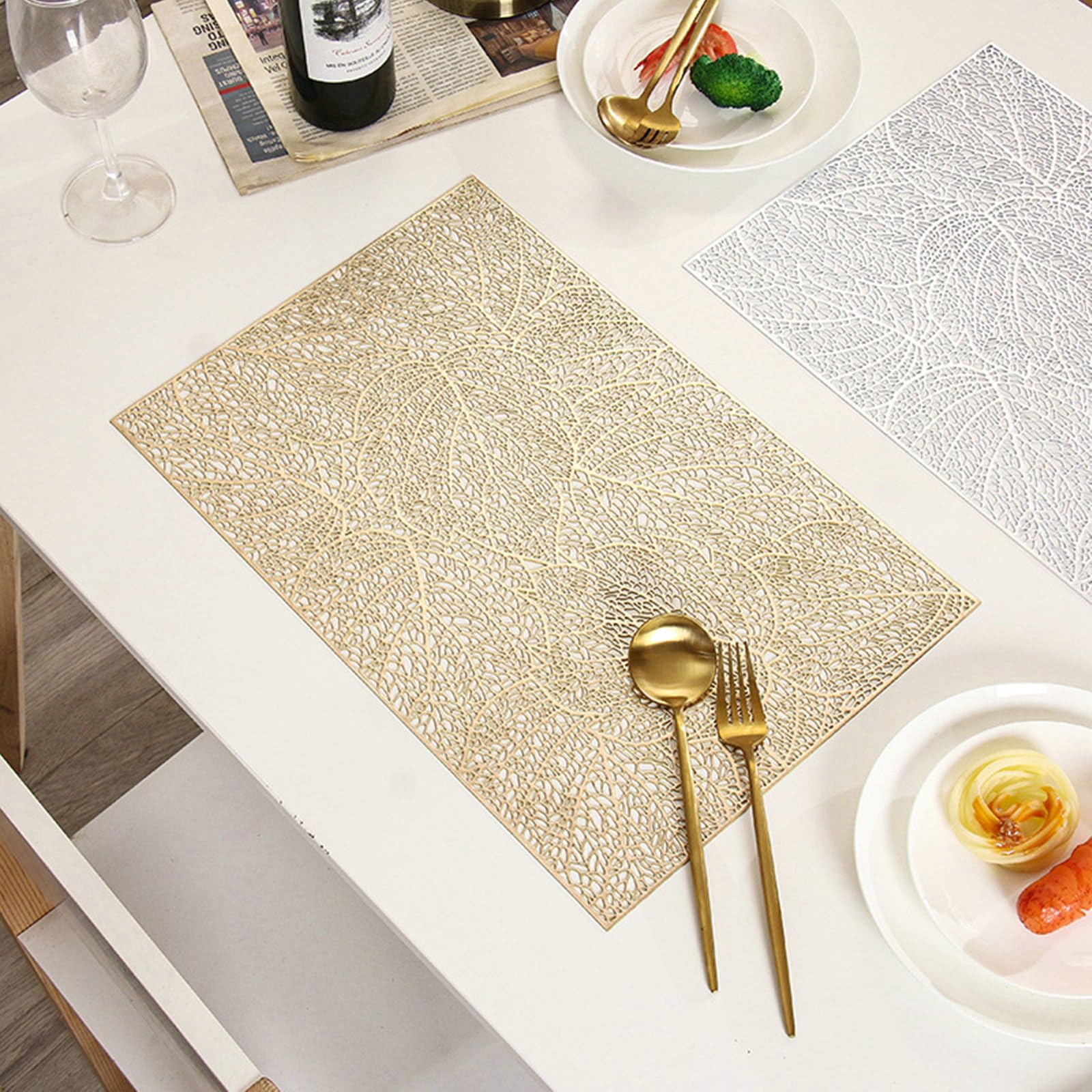 Daesar Tovagliette Cucina Lavabili PVC, Set di 6 Tovaglietta Cucina Lavabile Rettangolare Motivo Foglie Vuoto Tovagliette Non Scivolose e Resistenti al Calore, Oro, 45x30CM