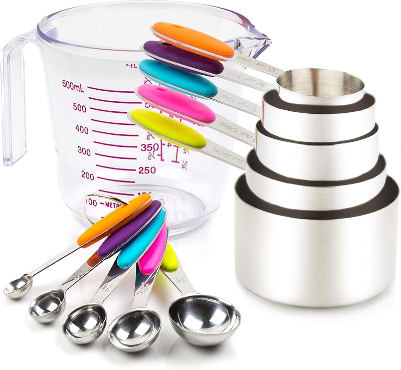 Juego de Tazas y Cucharas Medidoras de 11 Piezas. Incluye juego de 10 cucharas y tazas medidoras de acero inoxidable y 1 taza medidora de plástico. Juego de vasos medidores de líquidos y juego de vasos medidores de metal seco