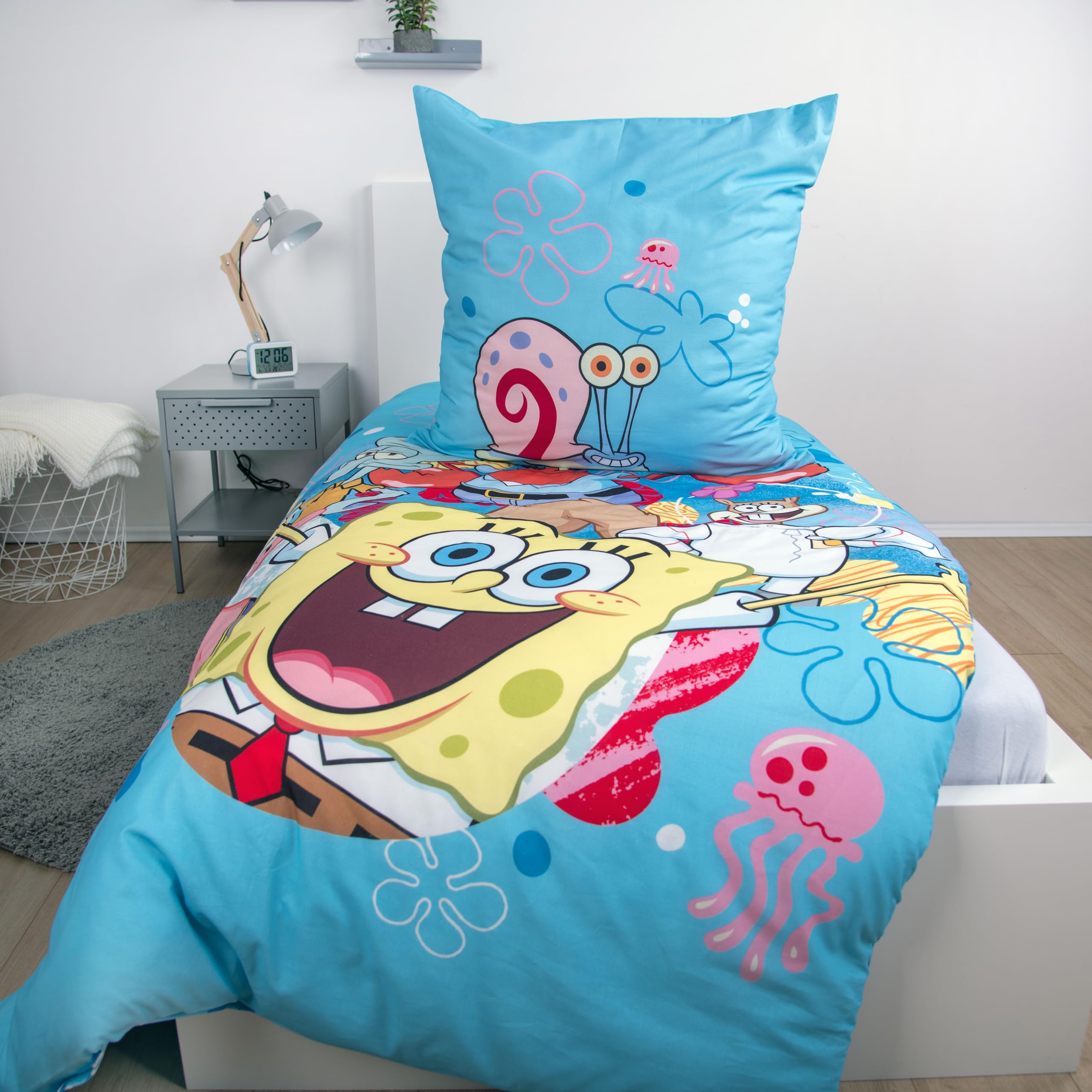 Herding Parure de Lit Bob l'Éponge, Taie d’Oreiller env. 80 x 80 cm, Housse de Couette env. 135 x 200 cm, Avec Fermeture Éclair et Motif Réversible, 100% Coton/Renforcé