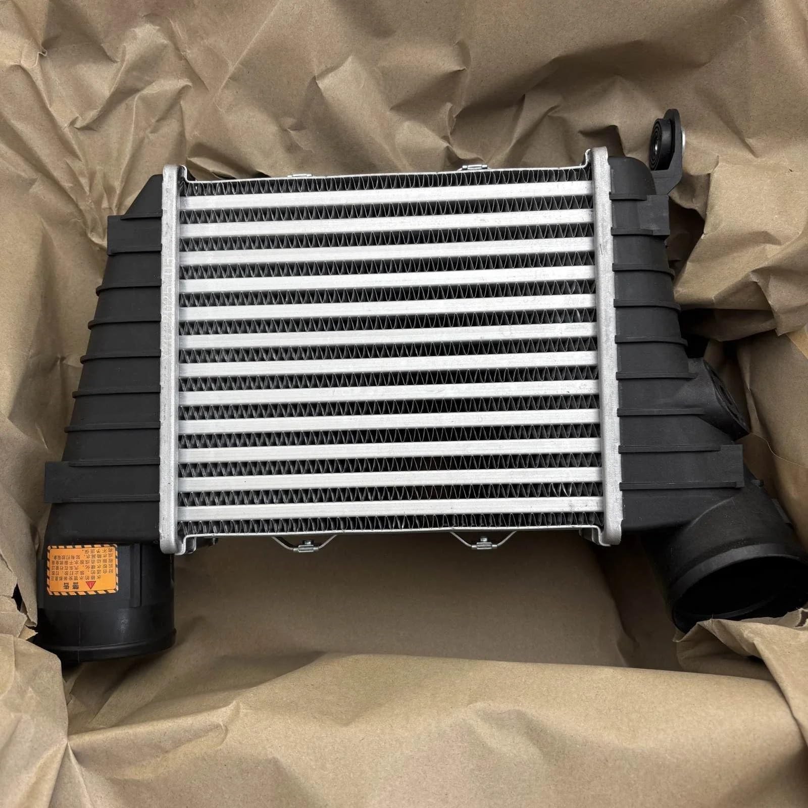 Intercooler samochodowy Pasuje do Bentley Pasuje do Continental Pasuje do Gt Gtc i Flying Spur 3W0145803 Lewy intercooler chłodnicy
