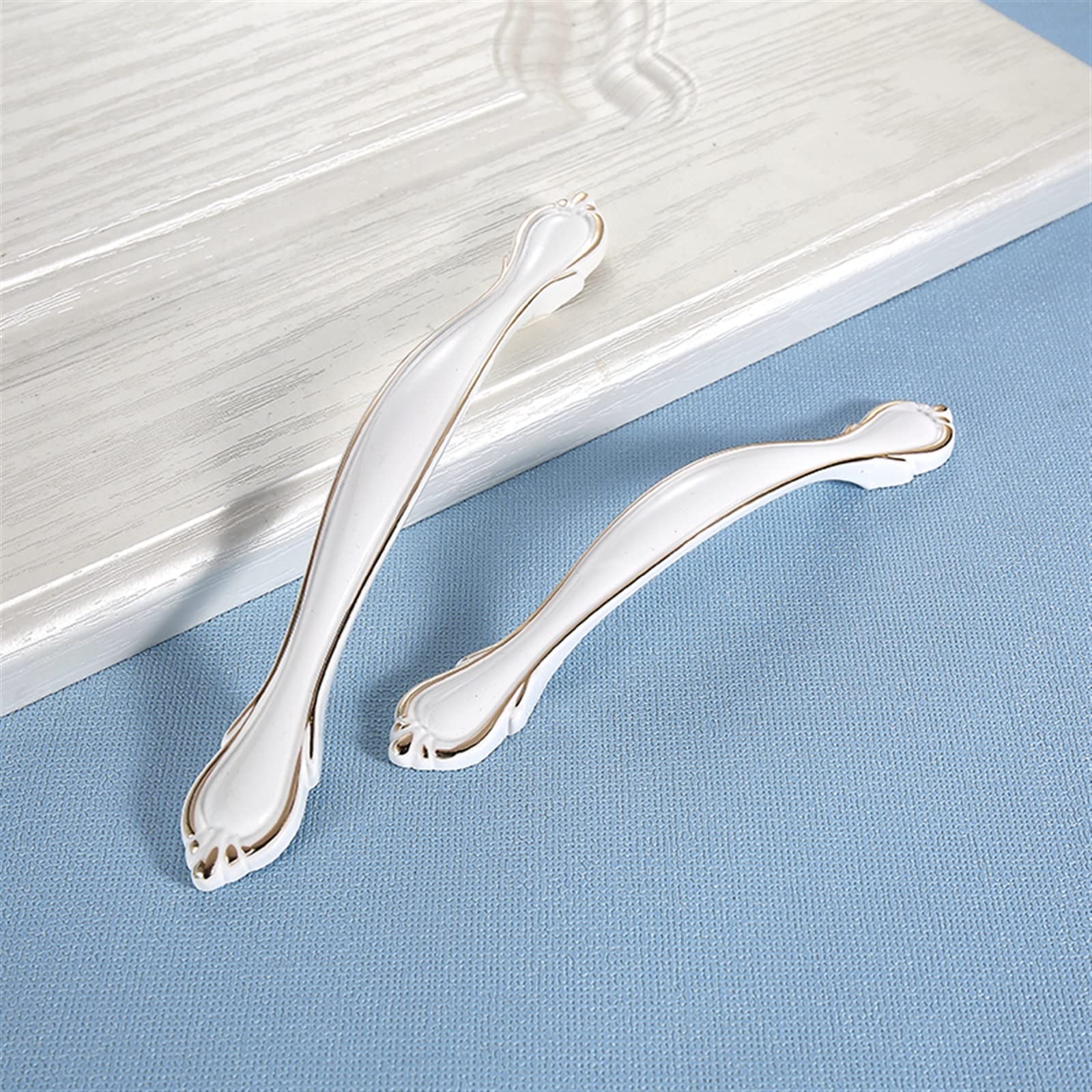 Poignées de meuble blanches NALsa 128mm pour placard de cuisine