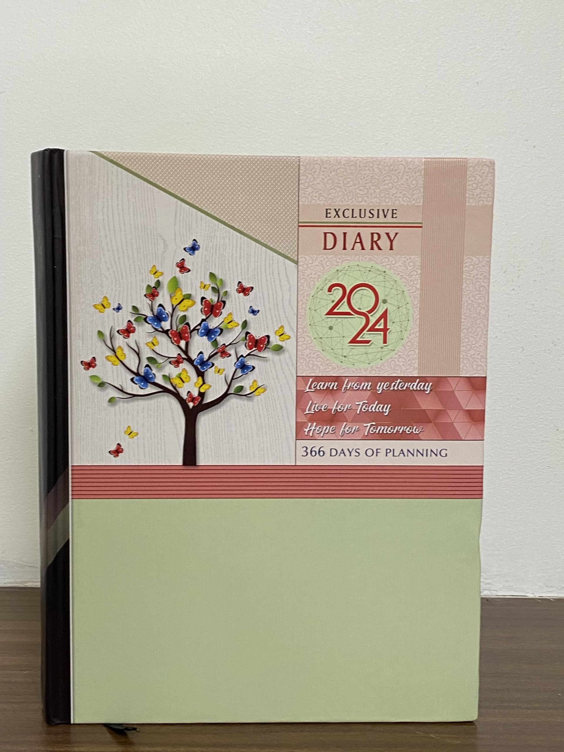 Magpie Collections Premium Light Green Tree Sunday Separate Executive 366 days B5 Hard Bound Tabbed Journal New Year Diary 2024 Diary
