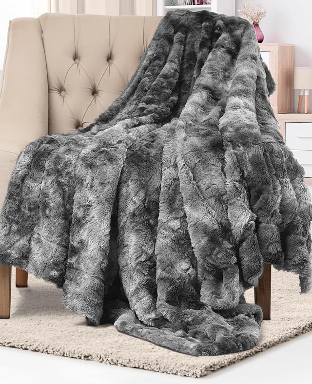 Everlasting Comfort Soft Comfortable Gray Faux Fur Throw Blanket for Couch - 50x65 Minky Fluffy Fall Blankets Throws