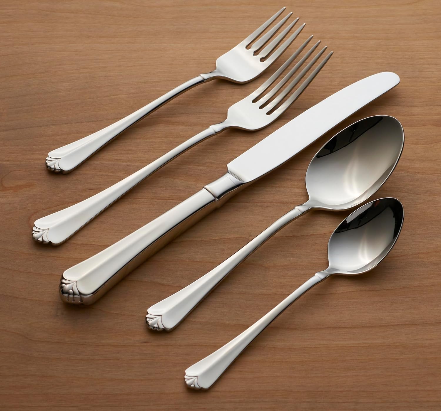 Oneida Golden Juilliard 5 Piece Fine Flatware Set, 18/10 Stainless, Service for 1,Silver
