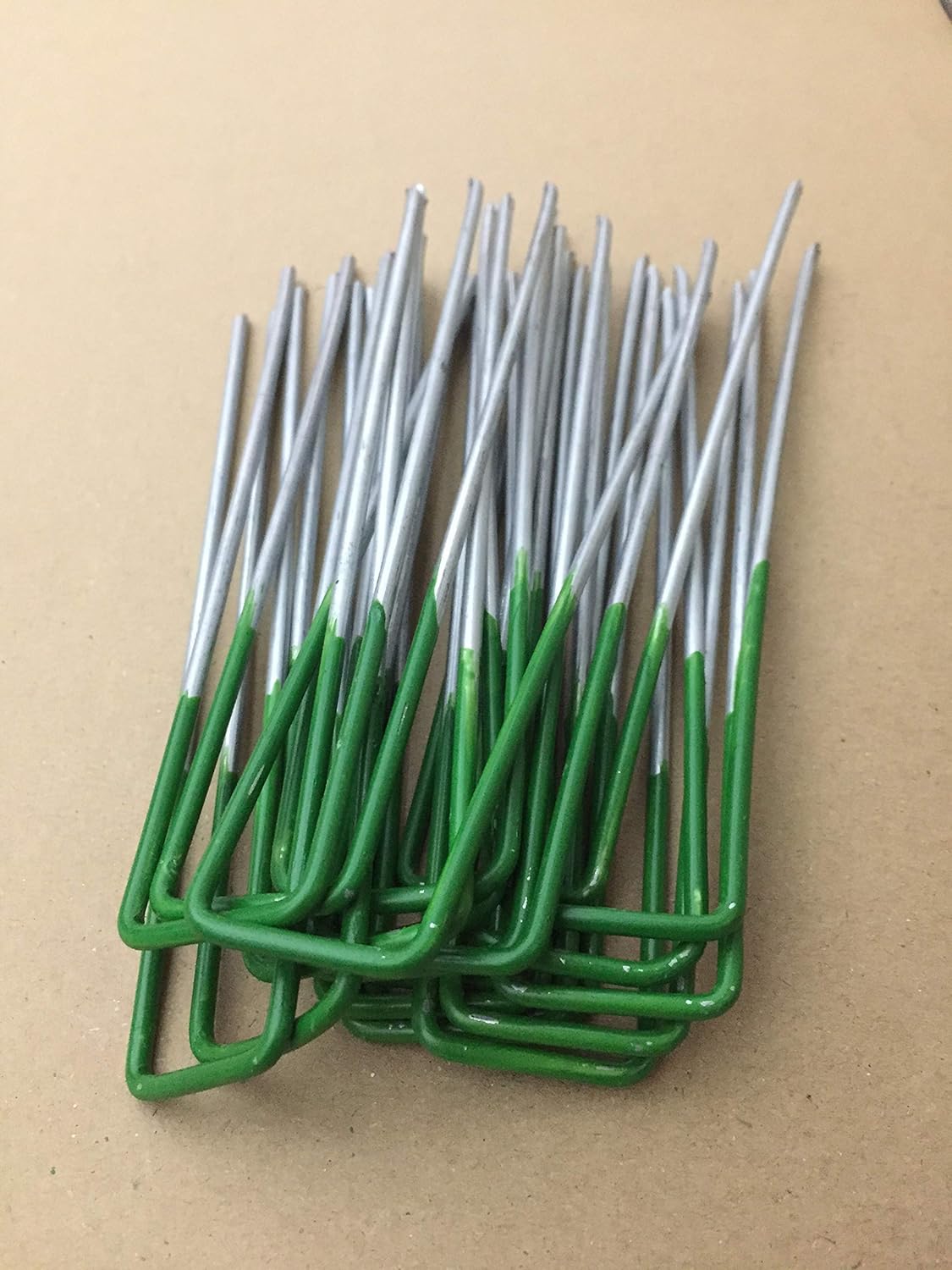 Half Green Artificial Grass Turf U Pins Metal Galvanised Pegs Staples