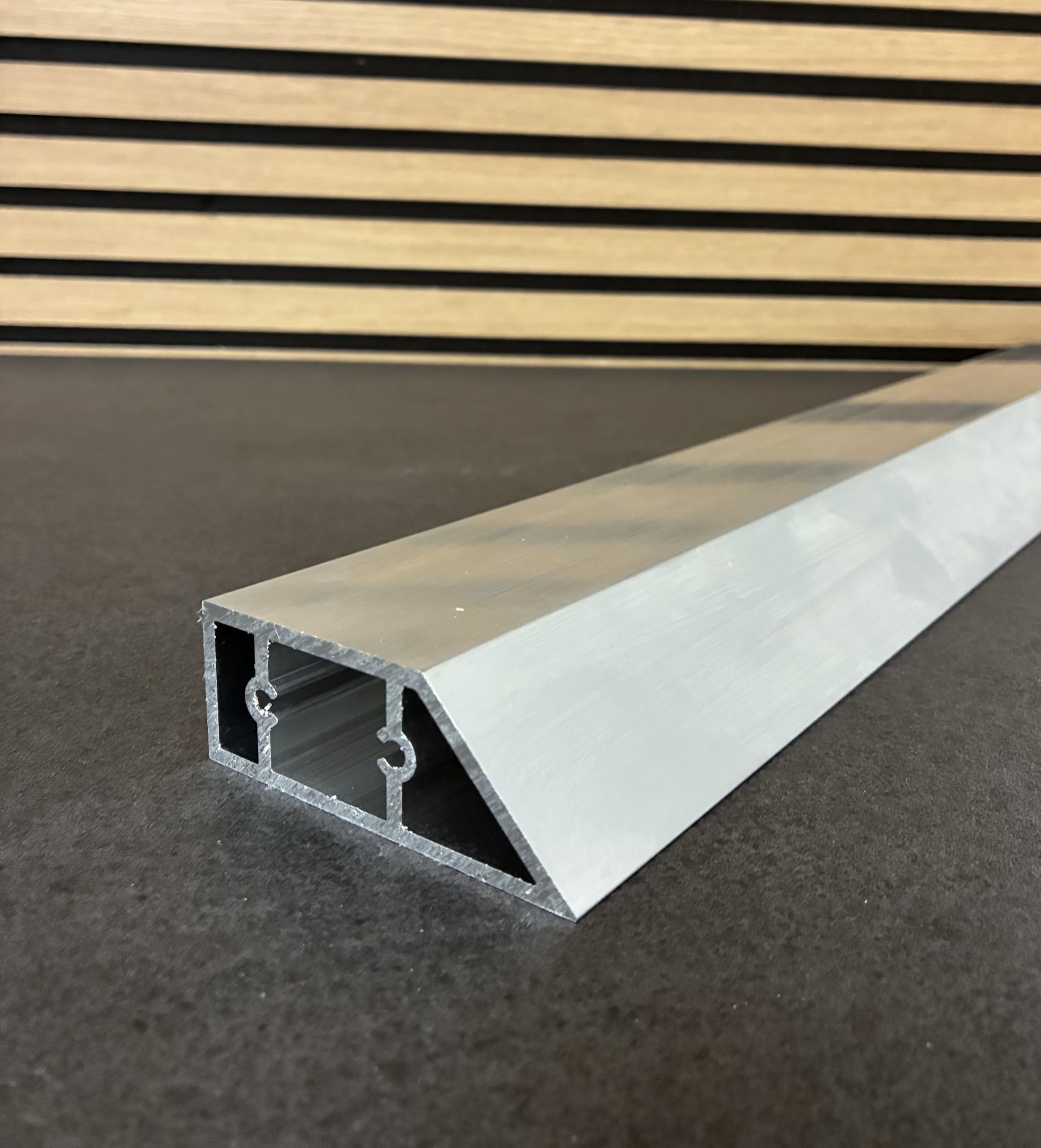 Perfil de aluminio 80 x 30 mm x 2 m, perfil de refuerzo para mesas y encimeras, perfil hueco robusto para muebles y proyectos versátiles
