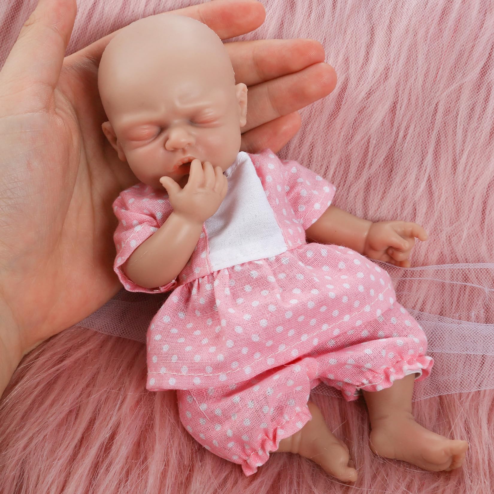 Vollence 7 inch Mini Silicone Reborn Baby Dolls Girl Realistic Small Babies Perfect for Children's Christmas Birthday Gifts