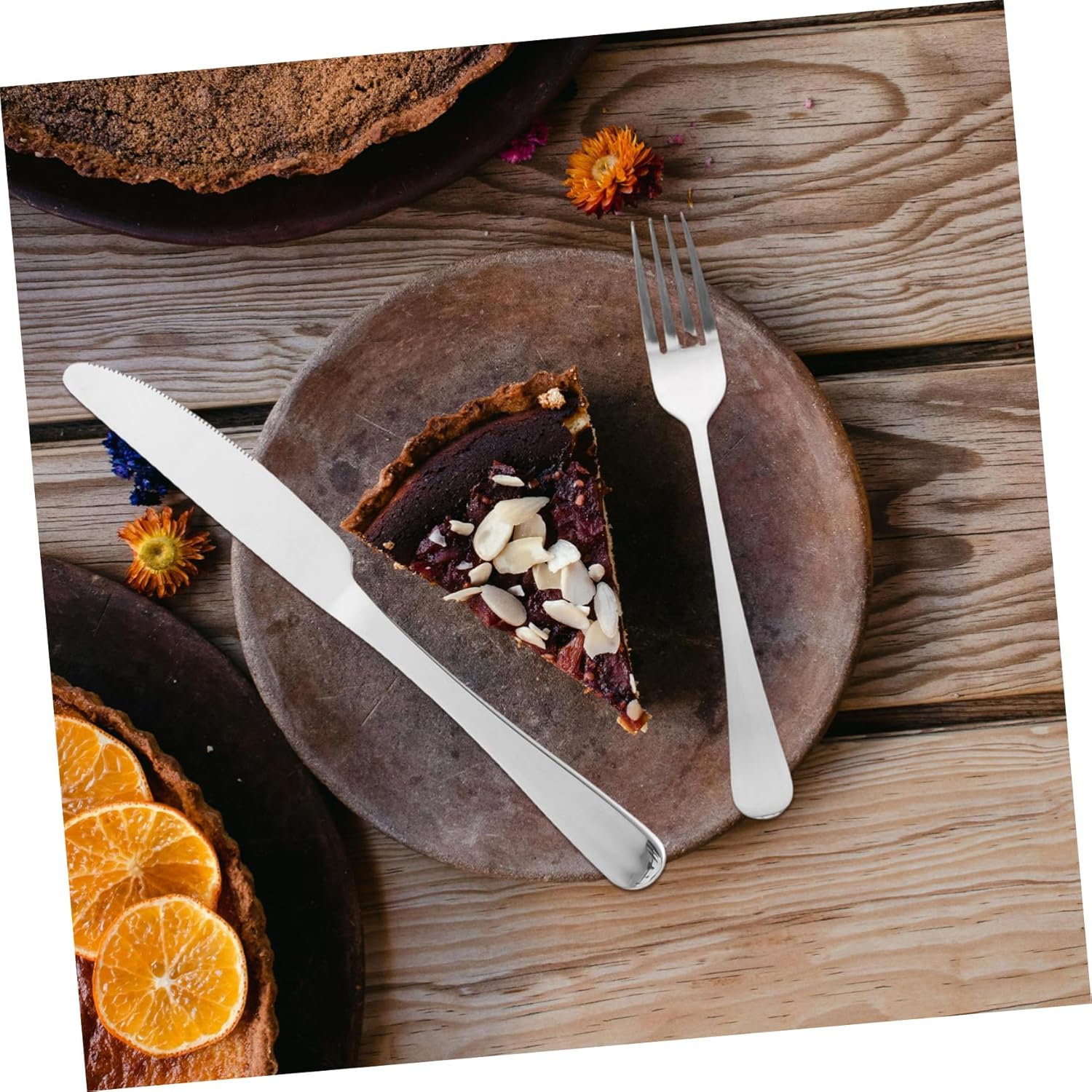 20Pcs Stainless Steel Cutlery Elegant Western Tableware for Family Gatherings and Restaurants Includes Steak Knives Forks Spoons and Teaspoons Finish