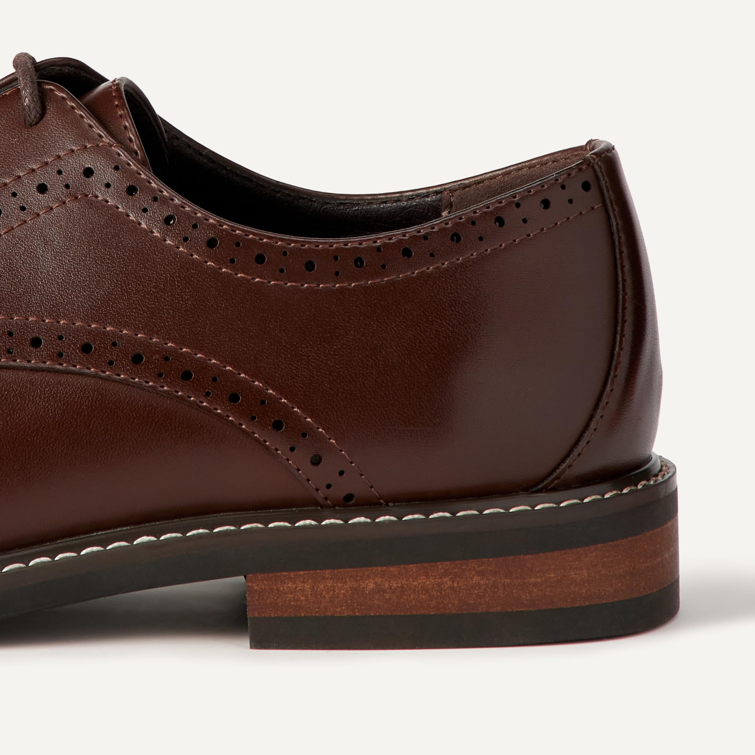 Amazon Essentials Uomo Scarpe Derby A Coda di Rondine Eleganti