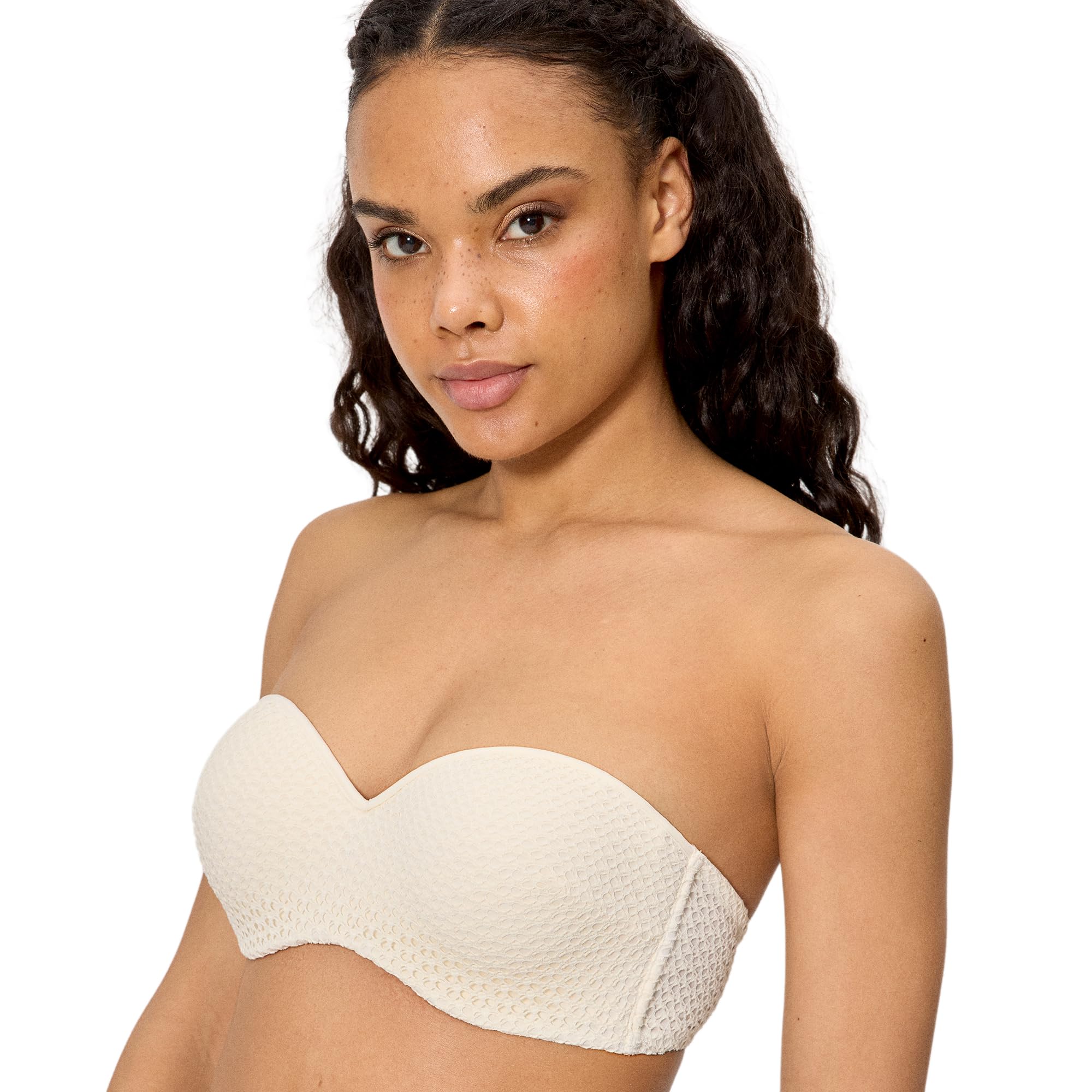 YSABEL MORA. Top Bikini Bandeau Tejido Calado Copa C. con Aro Y Relleno. Tirantes Regulables Y Desmontables. Opción Sin Tirantes. Combínalo con Braga A Juego para Look Completo .Colección Sand.