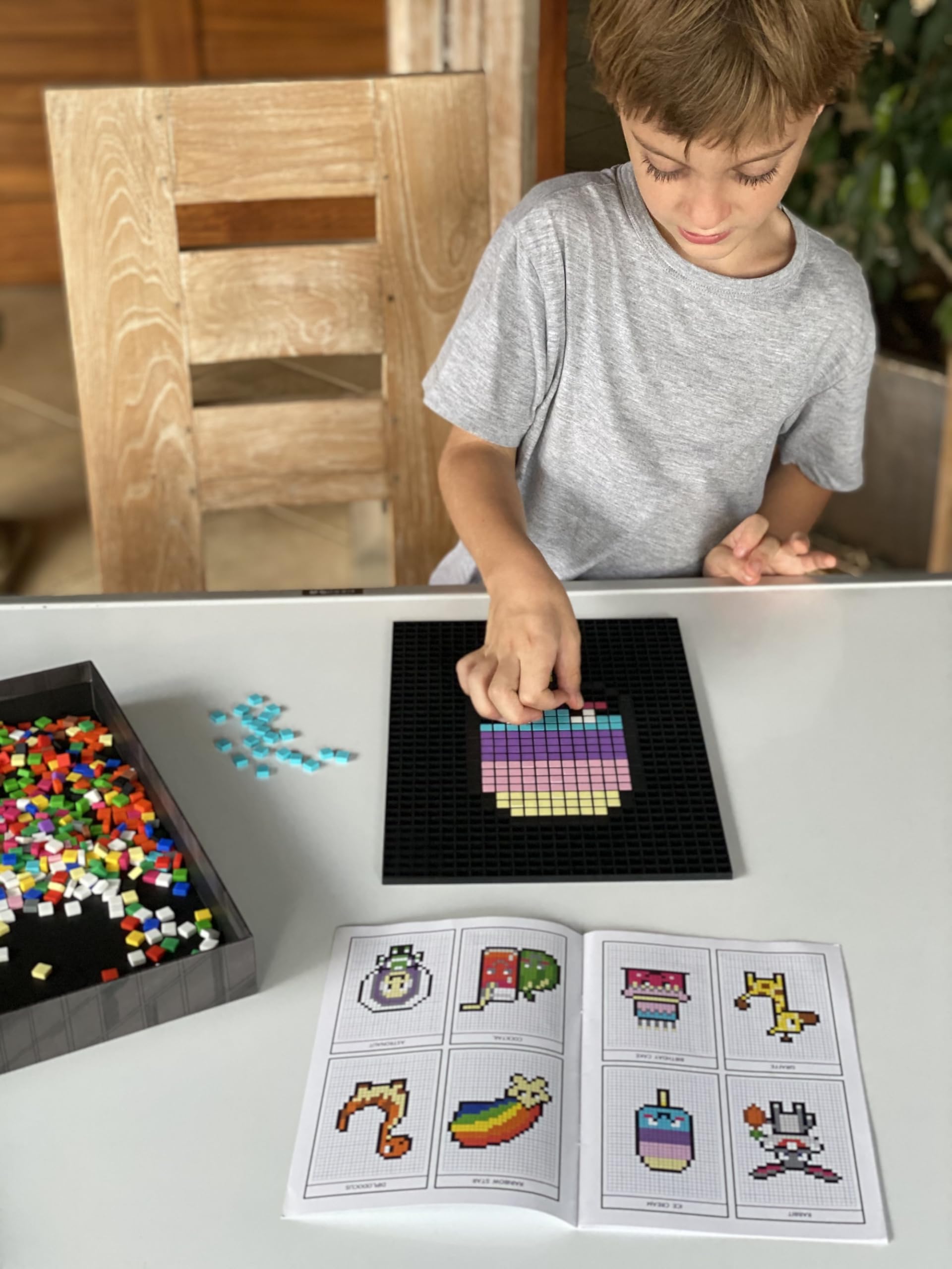 Dodocraft Zestaw Pixel Art A4, 1000 pikseli, 18 kolorów, kreatywna gra