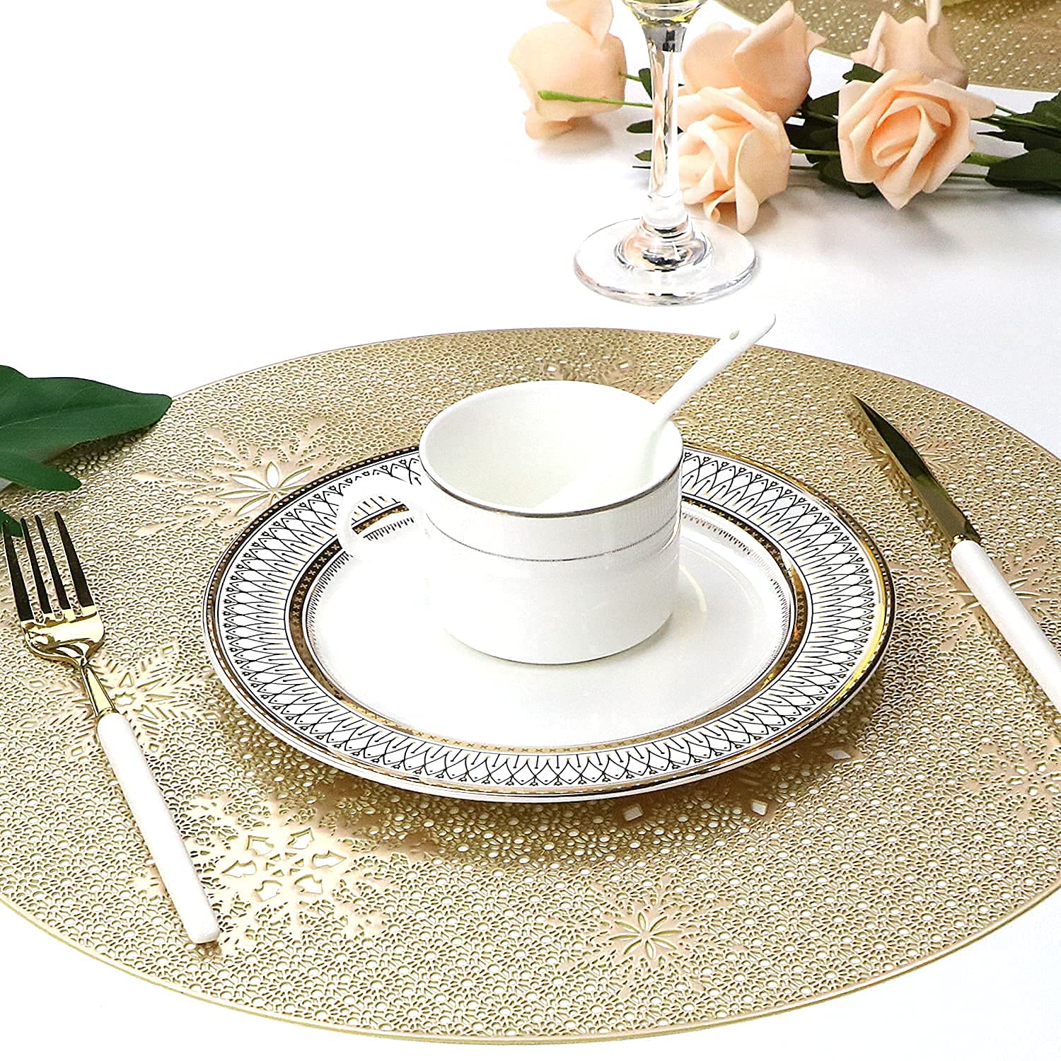 Christmas Round Gold Placemats of 6 for Dining Table Mats Set Wipeable Snowflake Placemats for Kitchen Table Plastic Soft PVC Place Mats Durable Heat Resistant Non-Slip Washable Table Mats