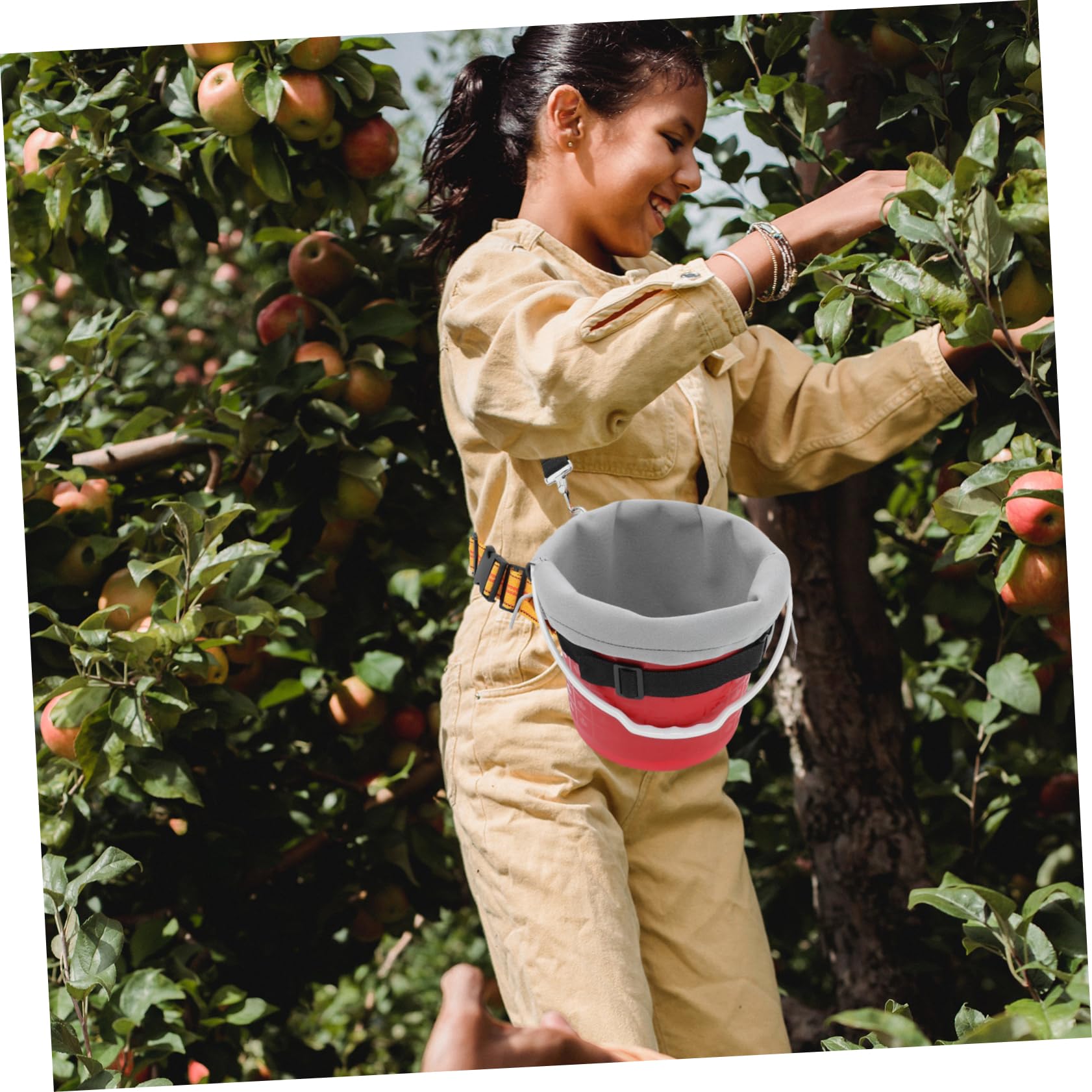 Milisten Panier de Cueillette pour Fruits avec Doublure Protectrice et Sangle Croisée Réglable, Panier en Plastique Marron Récolte de Petites Baies Jardin