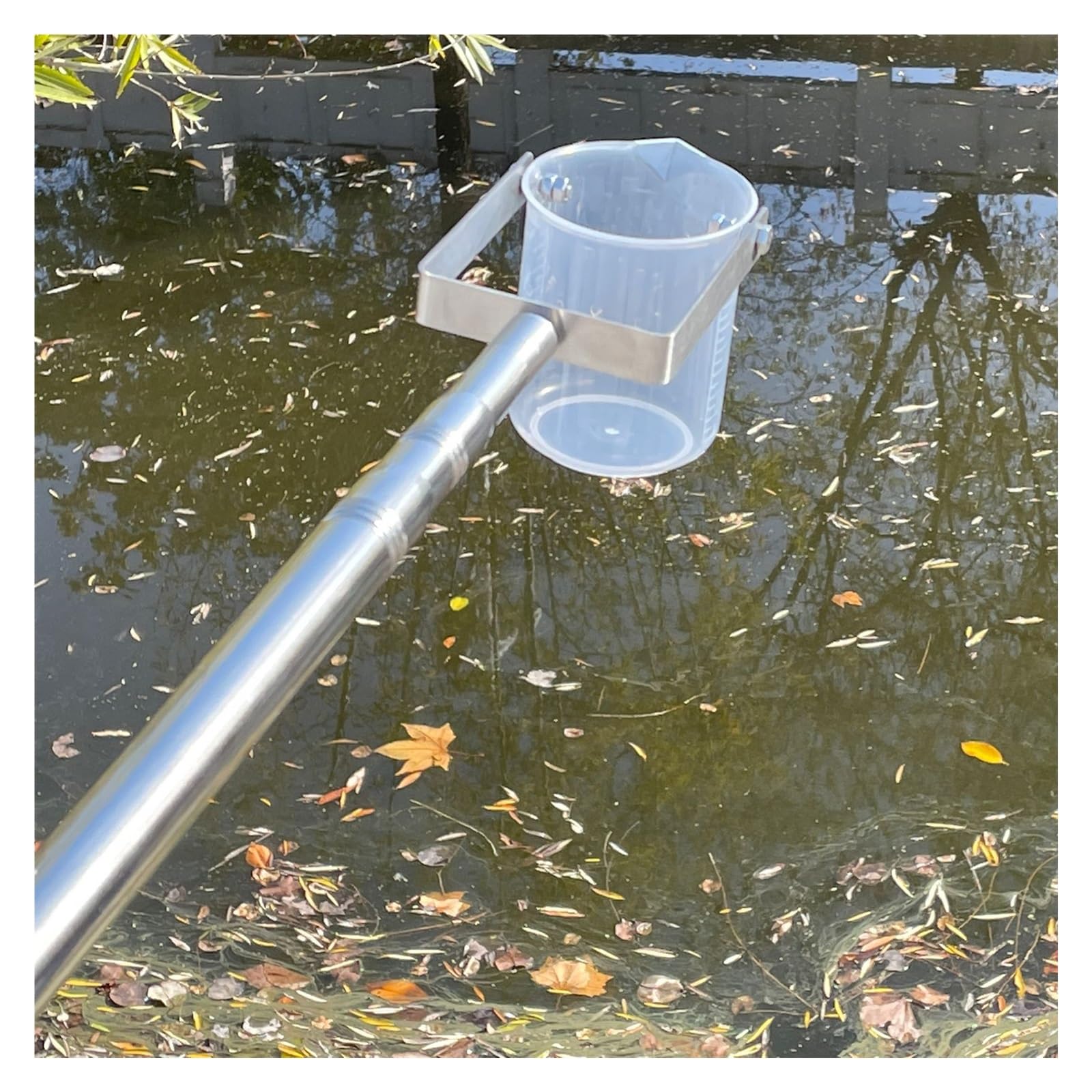 AMUFJJ River/Wellhead/Pool Water Sample Dipper Long Handle, 1000ml Telescopic Rod Water Collector & PVC Sampler Cup Bucket with Non-slip Handle, Adjustable Liquid Dipper(2.1-4.9 ft (0.65-1.5 m))