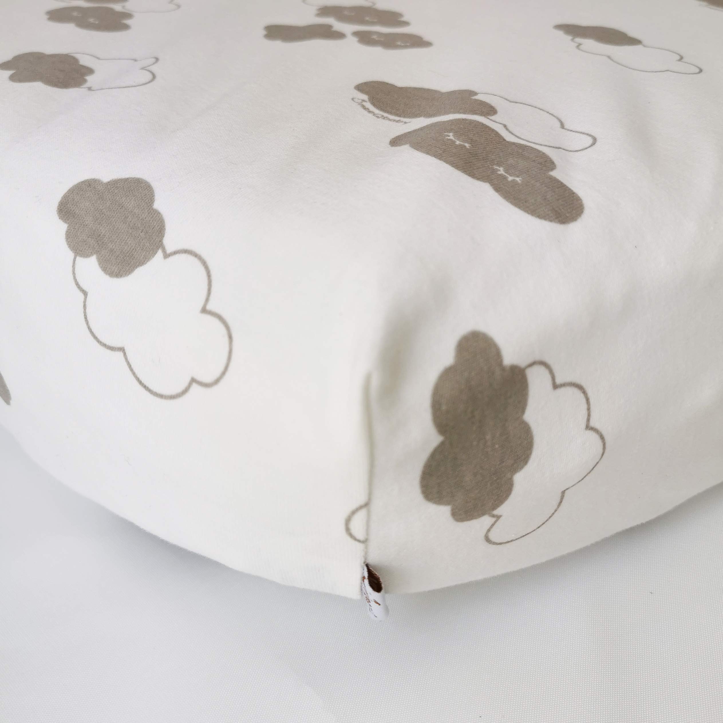 ÜneeQbaby Coprimaterasso Impermeabile Cotone Biologico GOTS Oeko-TEX Classe I 70x140cm Nuvole