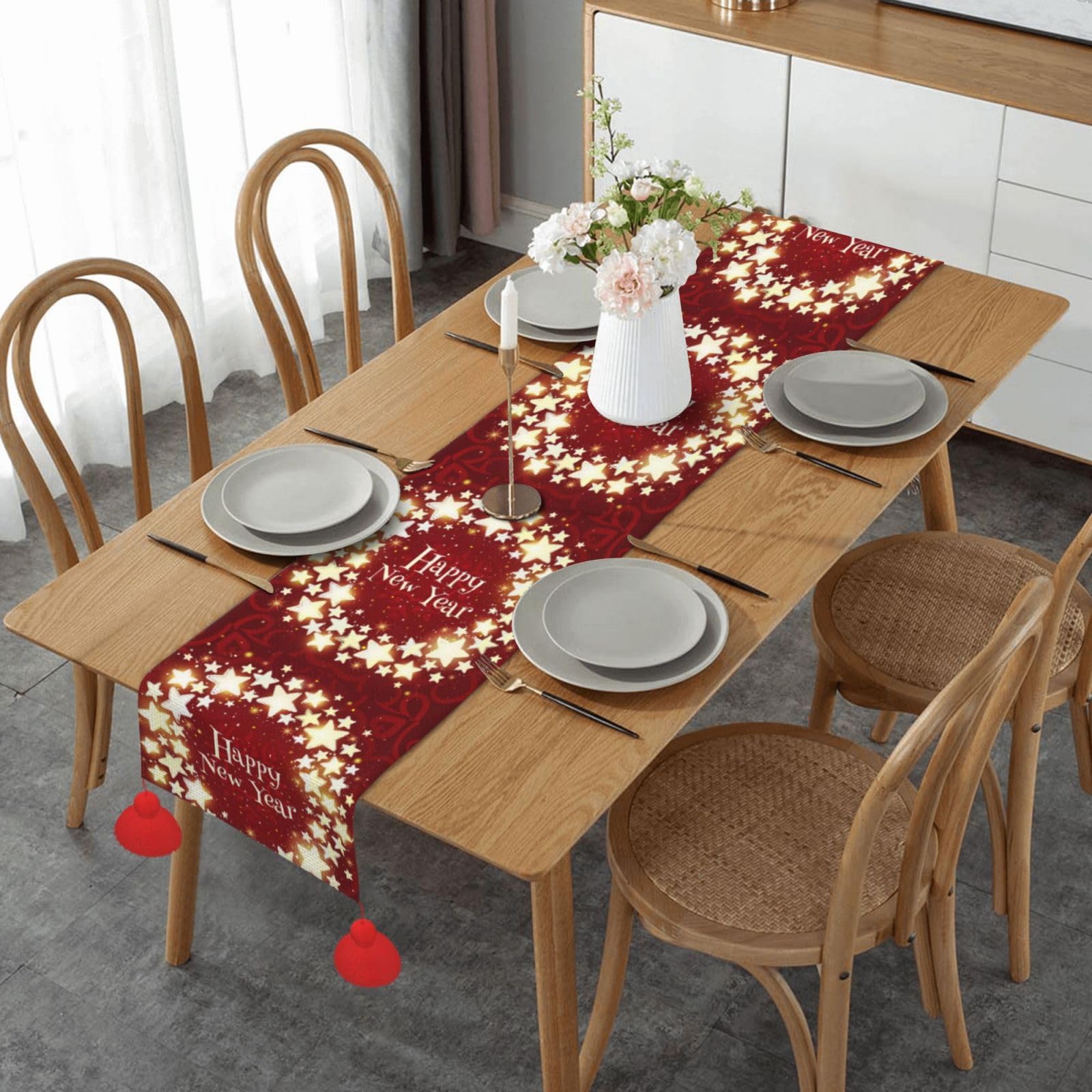 Chemin de table de Noël pour décoration de cuisine et repas chaleureux en famille à la maison