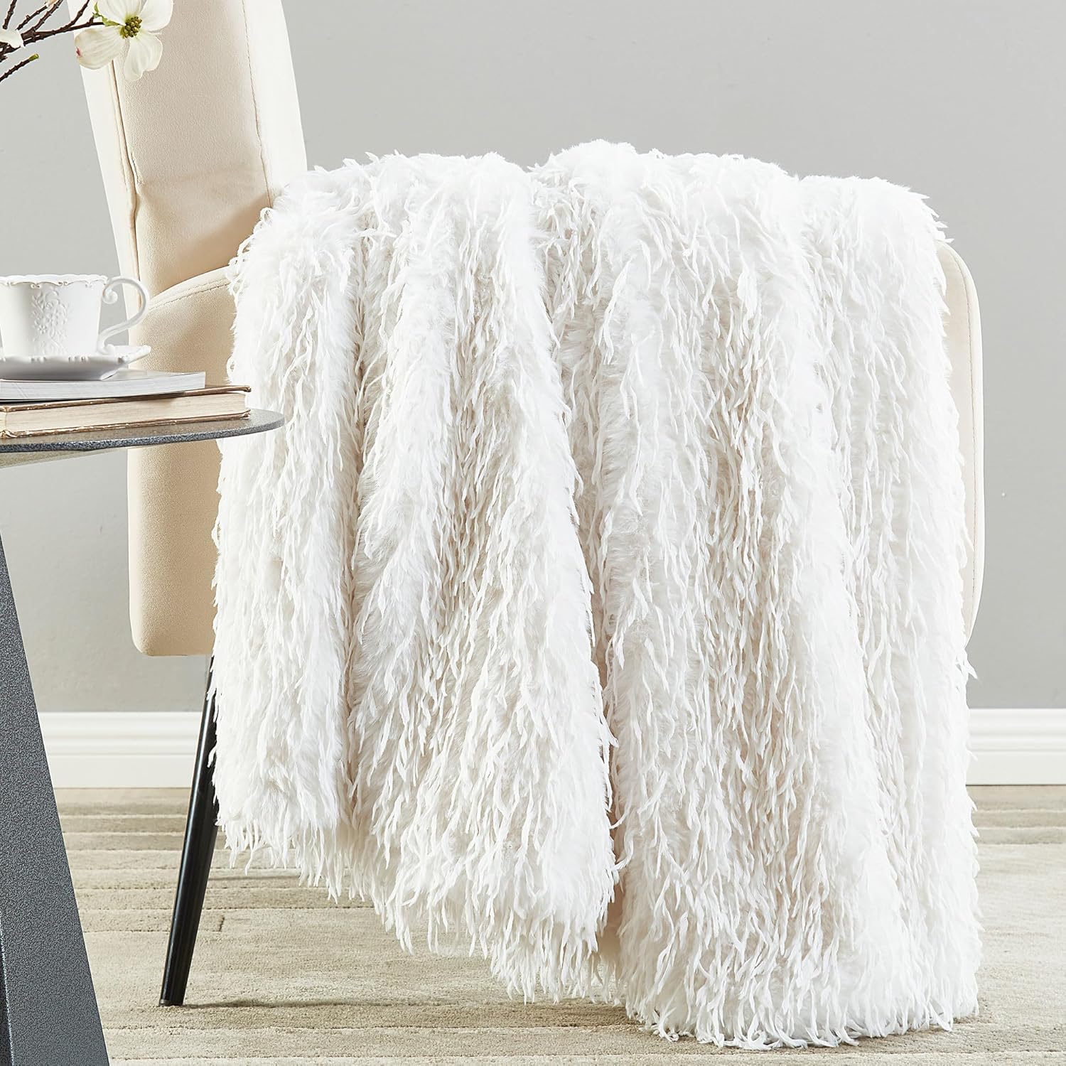 DREAMNINE 850GSM Fluffy Feather Faux Fur Throw Blanket for Couch Sofa 50" x 60", Decorative Soft Cute Shaggy Fuzzy Blankets, Warm Blankets for Winter,Reversible Cozy Furry Blanket for Valentine, White - Image 3