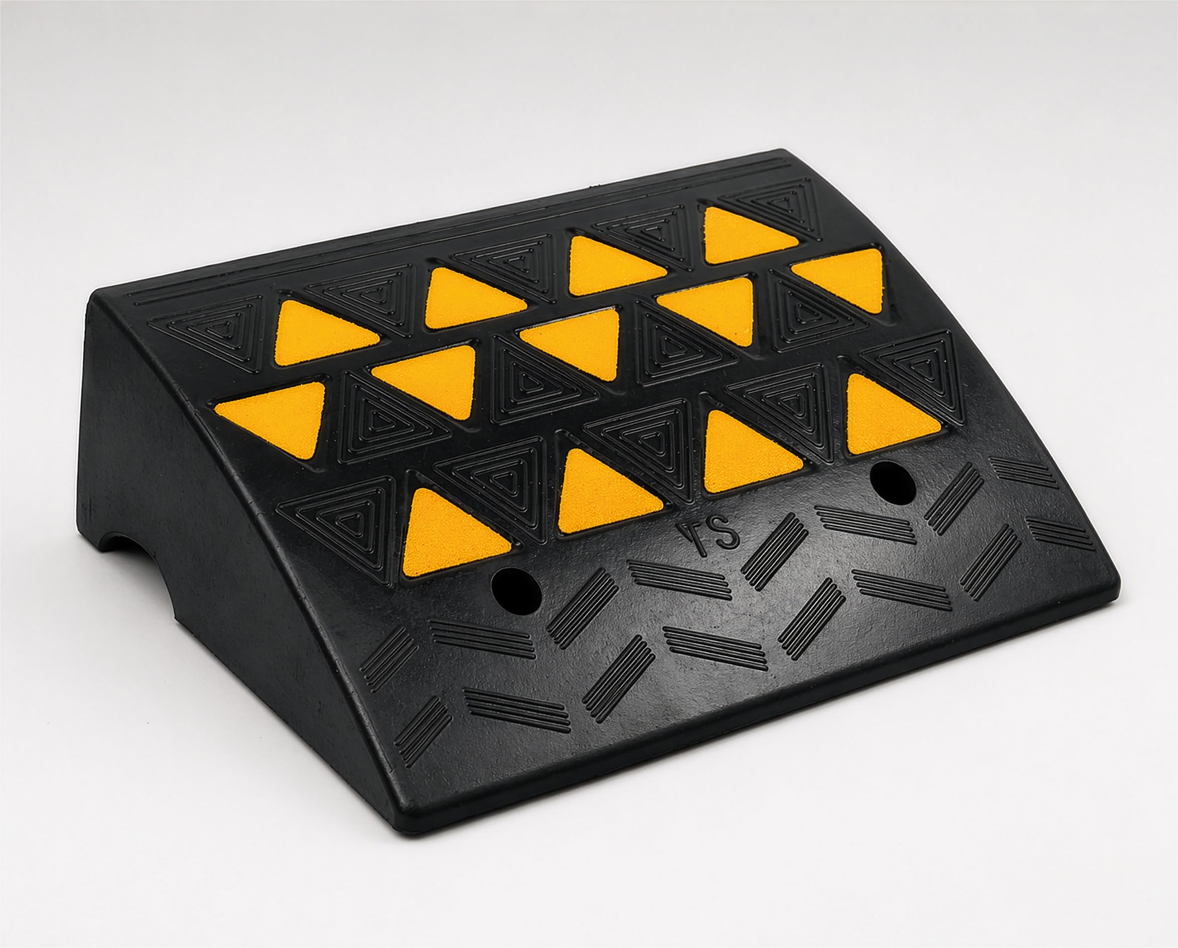 Aidapt 6" Heavy Duty Rubber Kerb/Threshold Ramp.All Weather,Textured Surface for Traction and Grip,High Visibility,Wheelchair/Mobility Scooter Use,Car/Van,Lawn Mower,Wheelie Bin,Doorway,Shed,Caravan