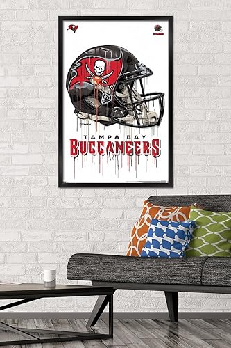 Miniatura 2 de Trends International NFL Tampa Bay Buccaneers - Póster de pared con casco de goteo 20, 22.375 x 34 pulgadas, versión enmarcada negra Versión