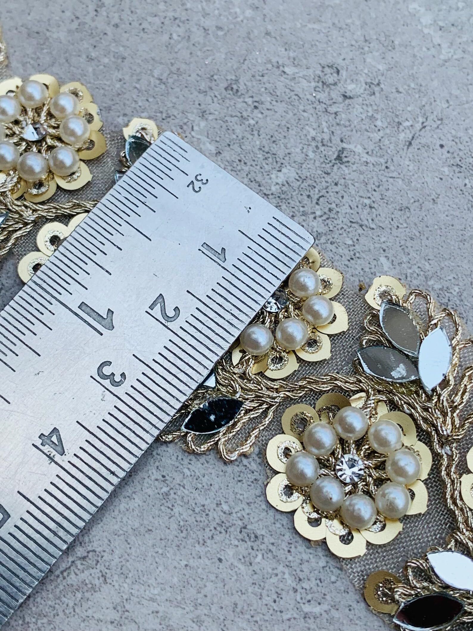 Pizzo decorativo a forma di fiore con perle, larghezza 3 cm, con paillettes dorate a specchio e perle, disponibile in opzioni da 0,9 m, 6 m