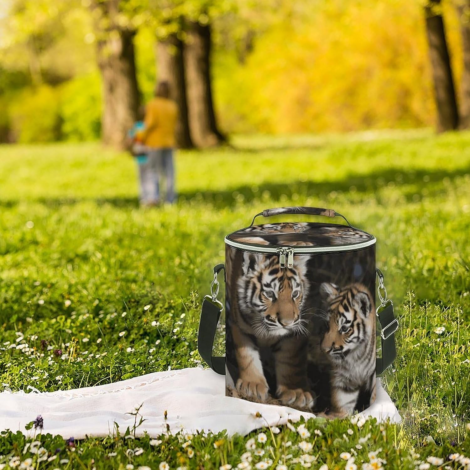 Siberian Tiger Lunch Bag 15L, Insulated Picnic Basket with Leakproof Design - Large Cooler Tote for Camping, Beach, Hiking & Groceries