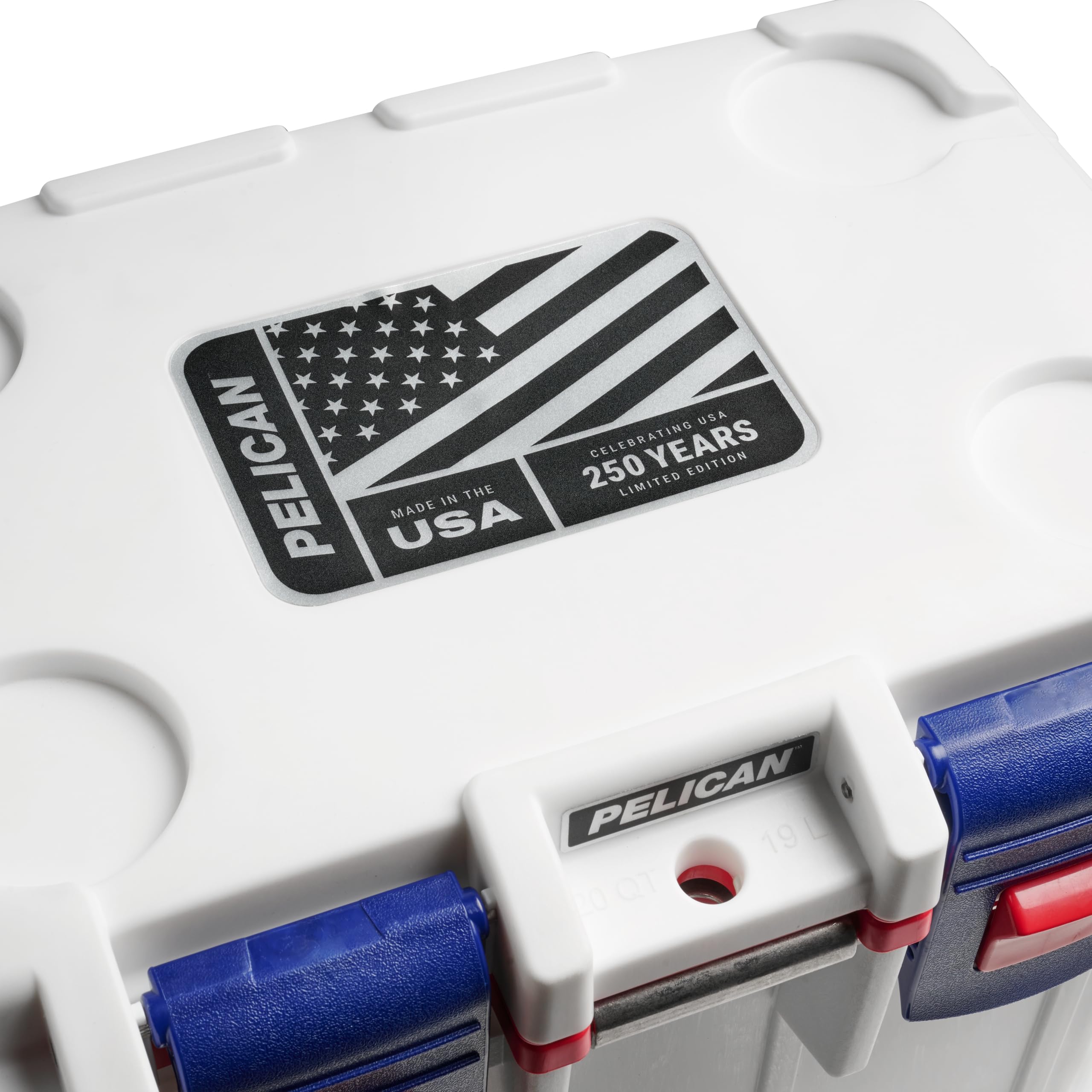 Amazon.com: Pelican 14 Quart Personal Lunch Box Cooler - Can