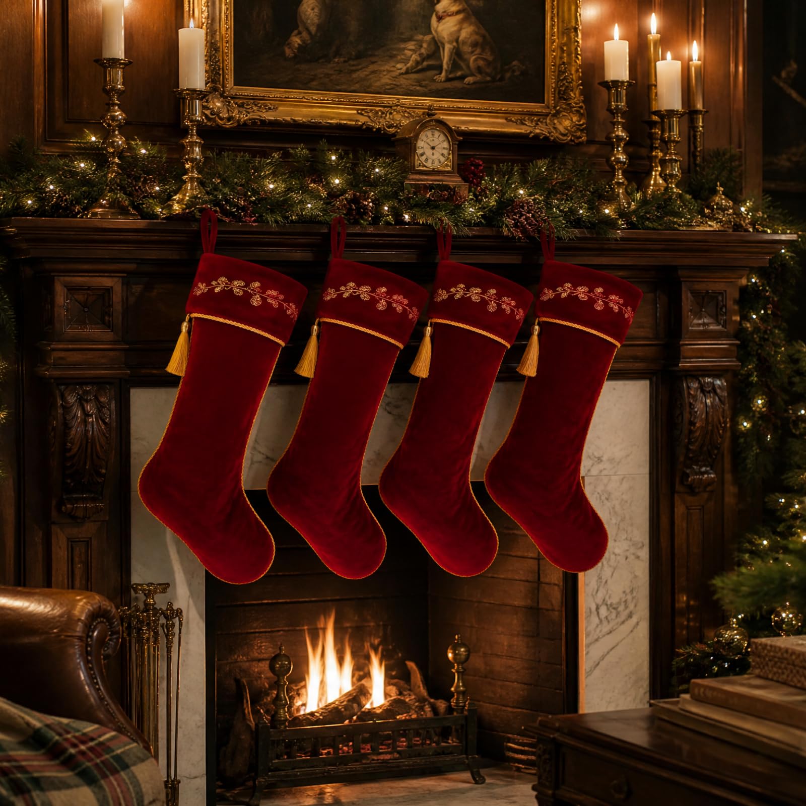 Kinlop 4 Stück 45,7 cm große rote Weihnachtsstrümpfe, Stechpalme, bestickt, Samt, Weihnachtsstrumpf, hängende dekorative Strümpfe, für Weihnachten, Familie, Kamin, Urlaub, Party-Dekorationen (Weinrot)