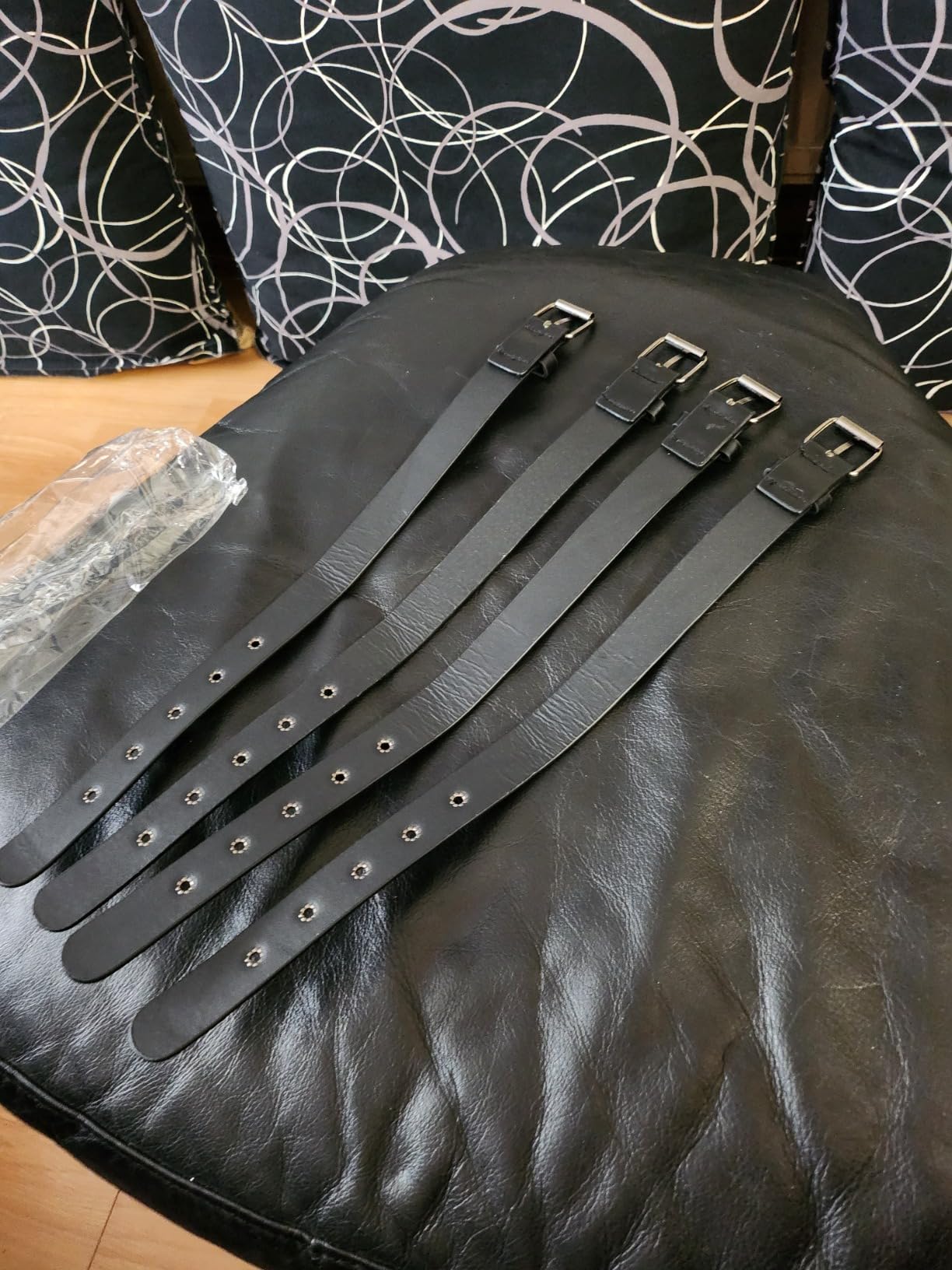 FINGERINSPIRE 4 Pcs Traditional Kilt Extender Straps Leather Cuff Belt