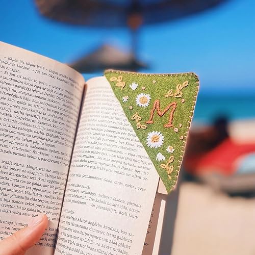 Miniatura 4 de MOTEERLLU Marcapáginas de esquina bordado a mano, triángulo de fieltro, cosido a mano, único, lindo bordado con letras y flores, accesorios para los