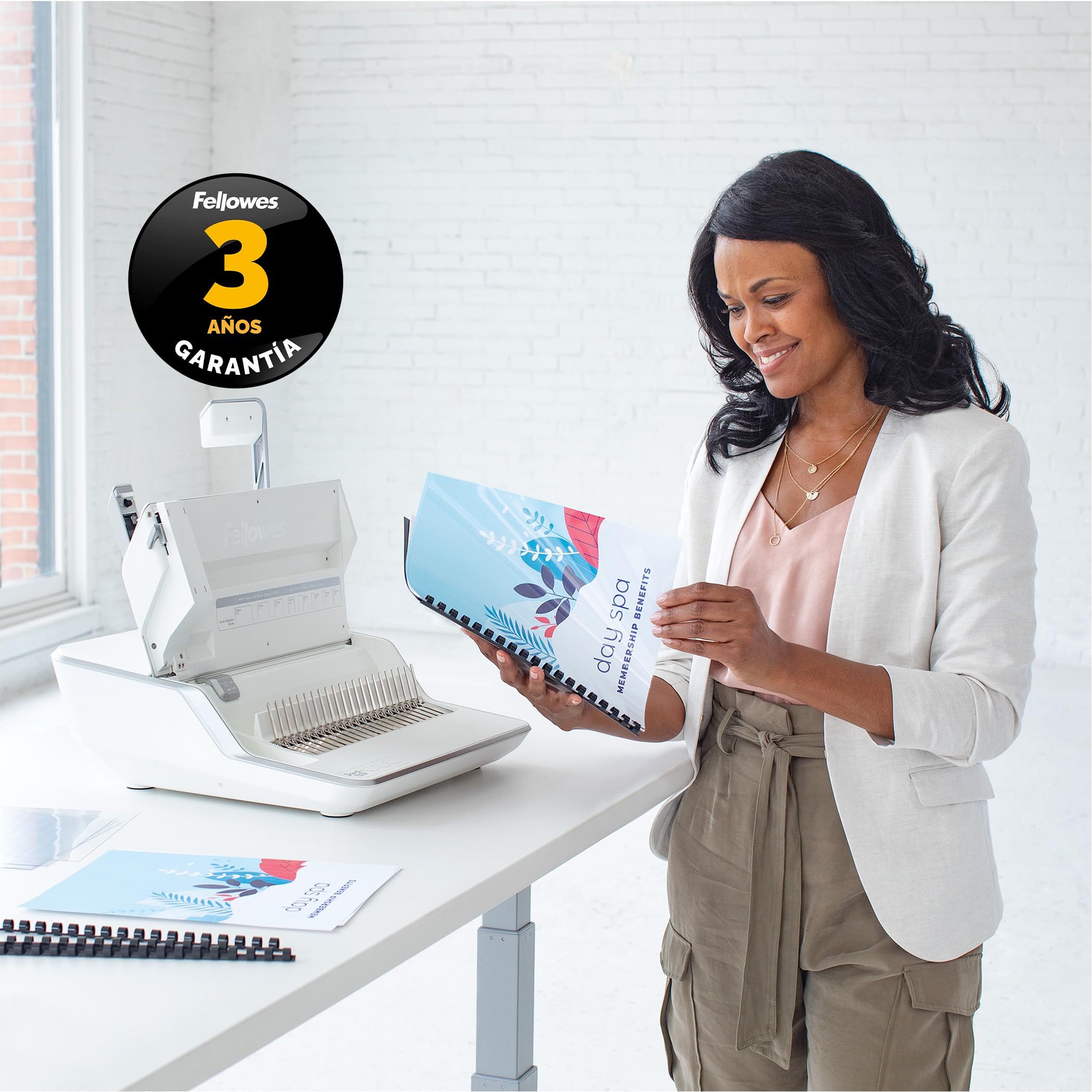 Fellowes Lyra 3 en 1 encuadernadora A4/A5 – perfora 20 hojas, encuaderna 300 – manual de canutillo plástico, con almacenamiento e incluye 1000 grapas – ideal colegios u oficinas pequeñas