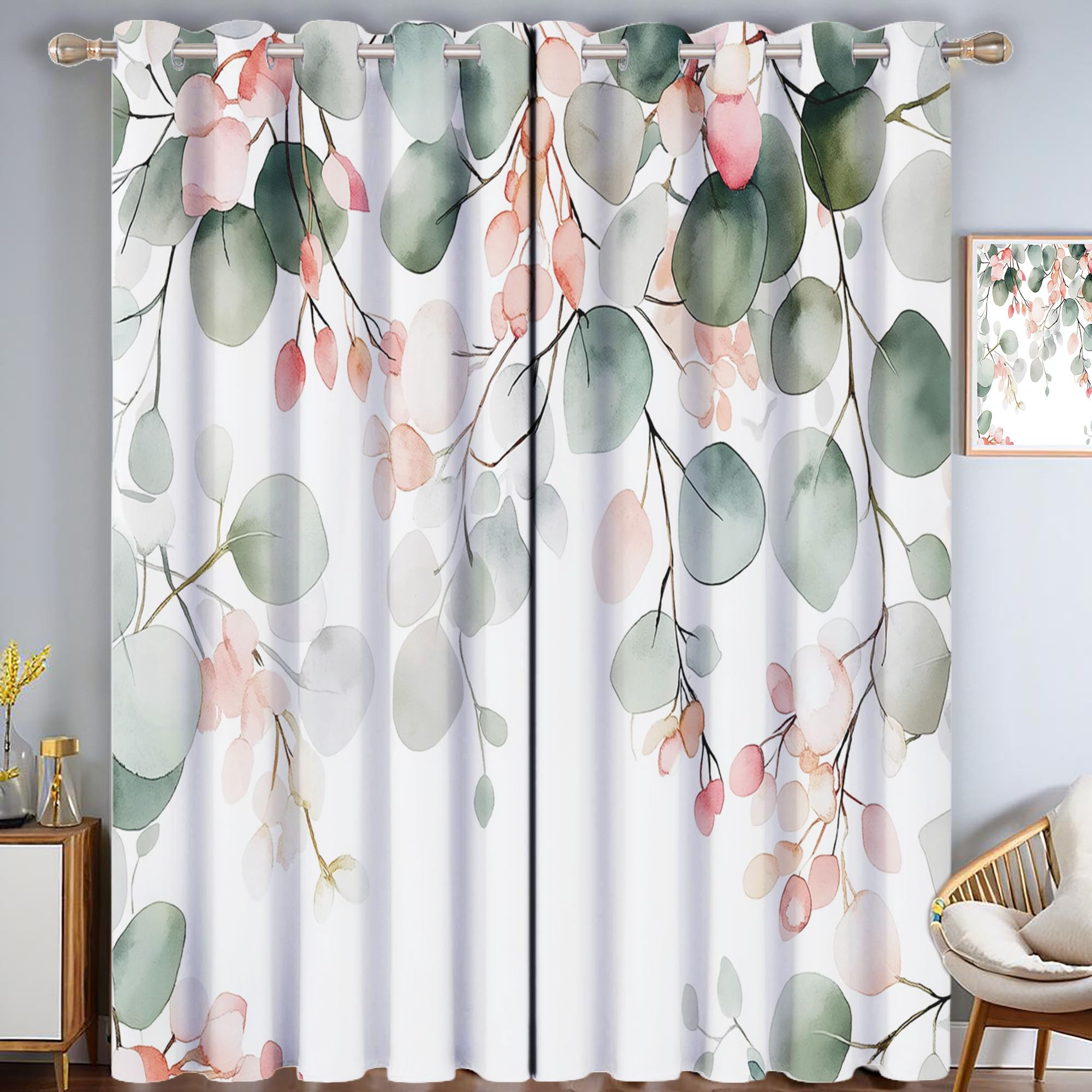 Rideaux imprimés aquarelle eucalyptus pour créer un salon chaleureux