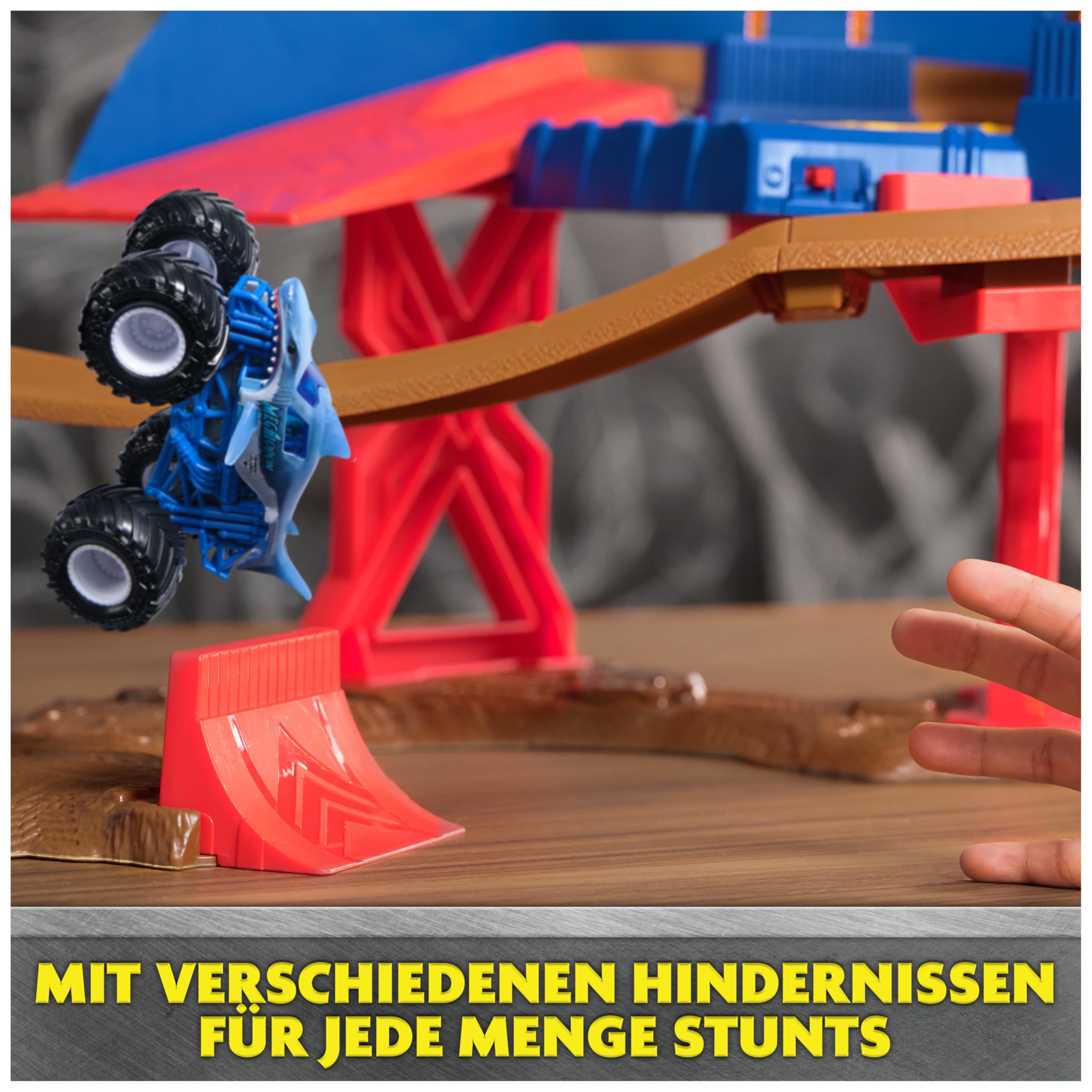 Monster Jam, Supercharge Speedway Spielset, mit den Trucks Megalodon und EL Toro Loco im Maßstab 1:64, actiongeladene motorisierte Stunt-Strecke mit Rampen, Beleuchtung und viel Zubehör, ab 3 Jahren | Maßstab 1:64, El Toro Loco und Megalodon, kompatibel m