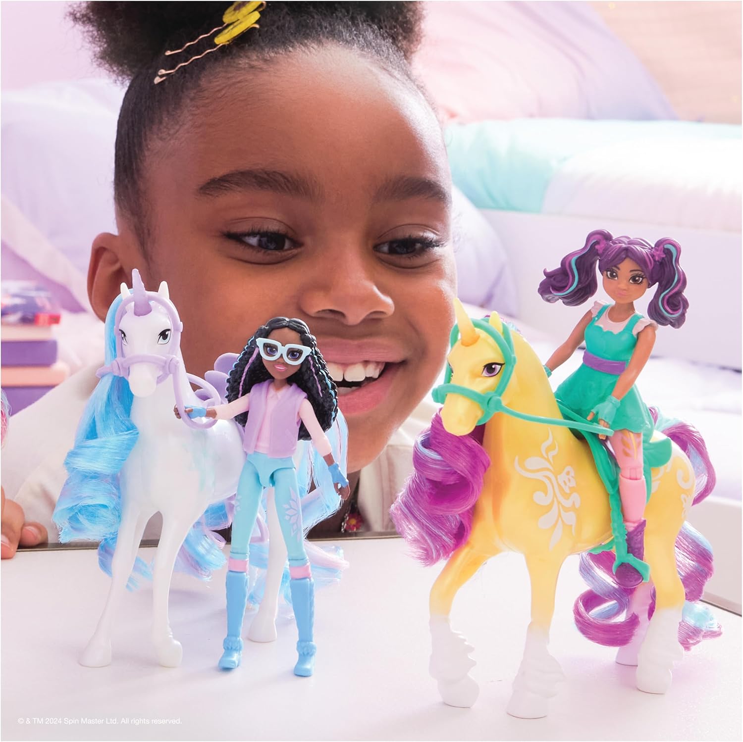 Unicorn Academy Rider and Unicorn Set – Approx. 12 cm, The Popular Netflix Series, with 2 Accessories and Brush for Creative Role Play, for Children from 4 Years, Assorted Items Without Pre-Selection