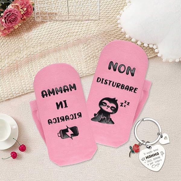 Walkinbear Festa Della Mamma Idee Regalo Set- Calzini Antiscivolo con Frasi Simpatiche e Portachiavi Inciso, Idea Regalo Festa Della Mamma, Compleanno O Anniversario per Moglie Nonna Sorella Amica - 2