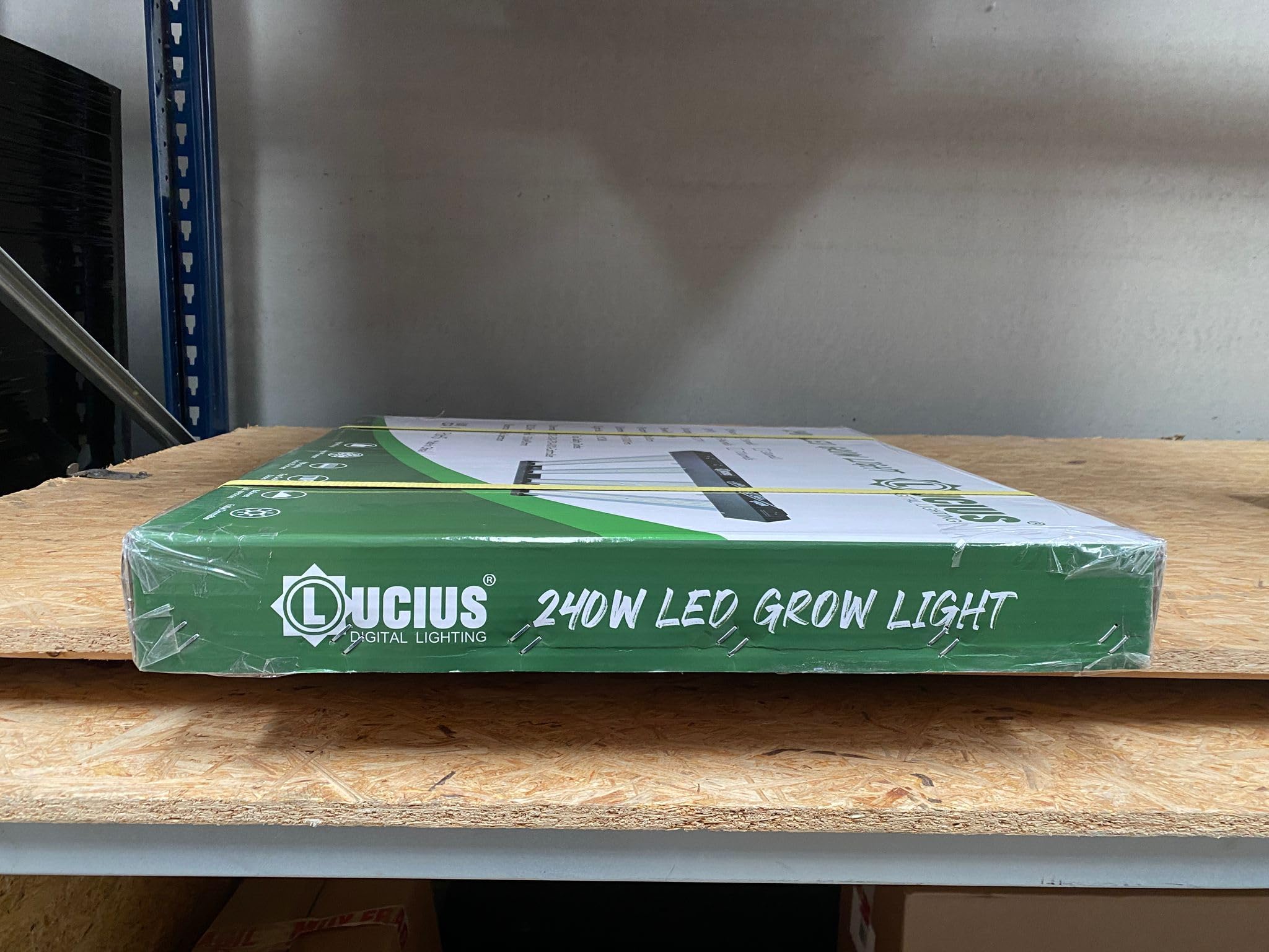 LED 240W - Iluminación Espectro Completo para Cultivar Plantas en Interior - 2.9 µmol/J, Regulable - Panel LED Profesional para Crecimiento y Floración