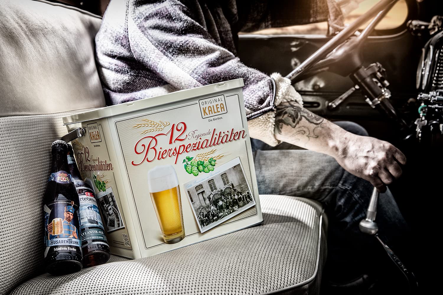 KALEA Bier-Box | Metallbox mit 3D-Prägung | 12 x 0,33l Bierspezialitäten | Geschenkidee für Weihnachten (Spezi-Box, 12x0,33l)