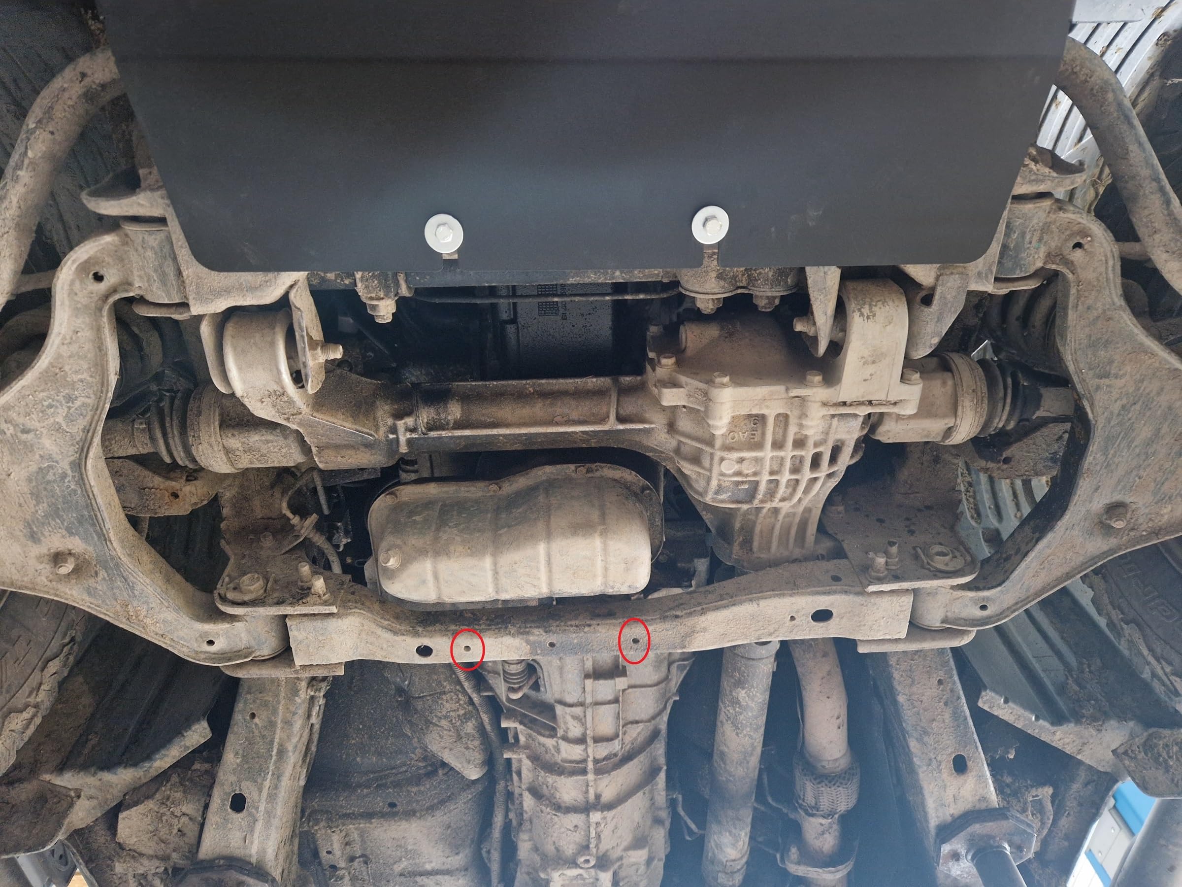 Protección metálica bajo motor compatible con Nissan Pathfinder - (2005-2015)