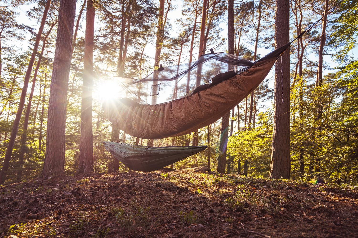 AMAZONAS Ultra-Light Winter Set: All-in-One Hängematte + Aufhängungen + Tarp + Underquilt-Poncho mit Isomattenfach für Ultimatives Outdoor-Erlebnis