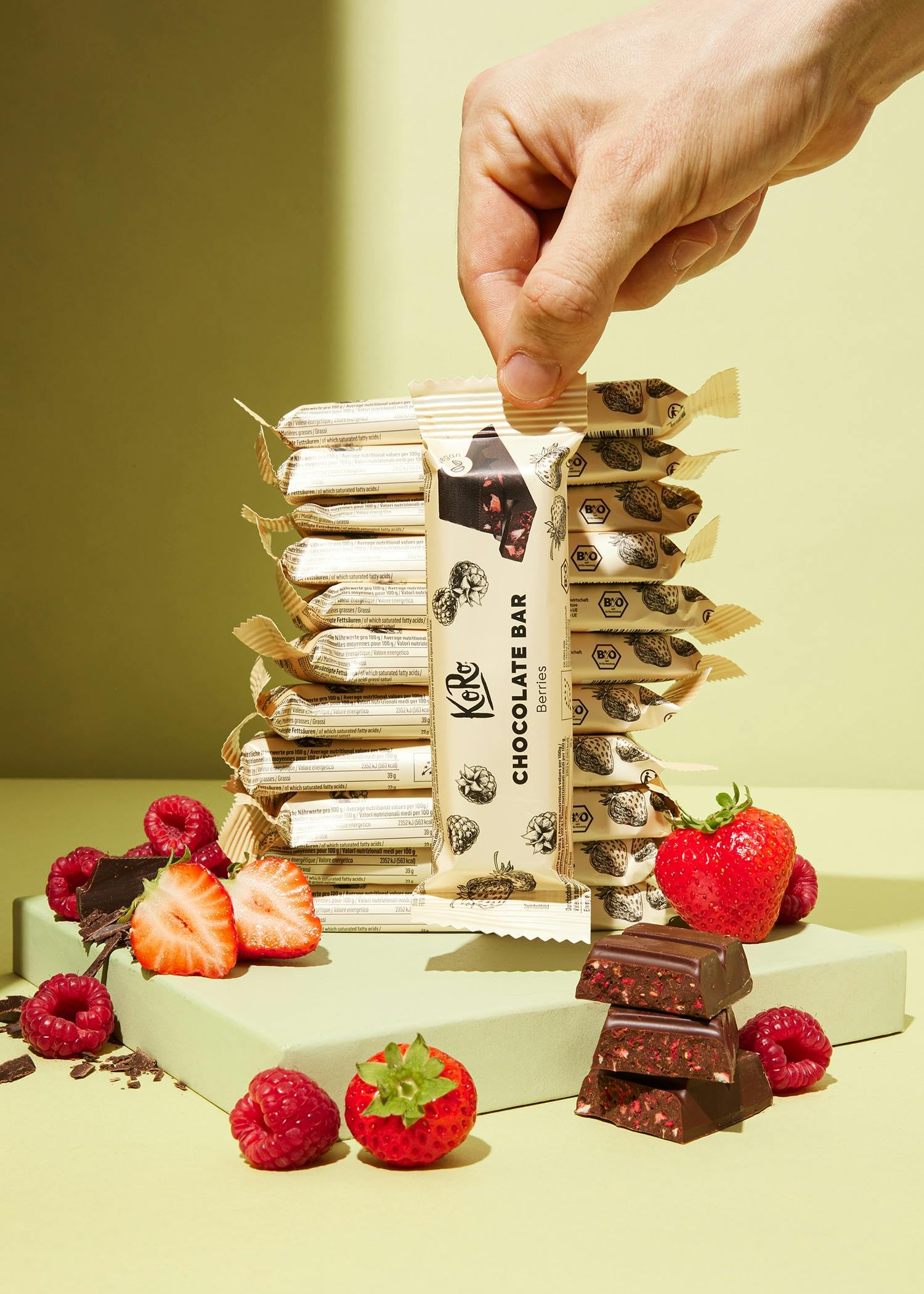 KoRo - Barretta al cioccolato e frutti di bosco vegan bio 12 x 50 g - Con fragole e lamponi liofilizzati - fonte di fibre - Vegan