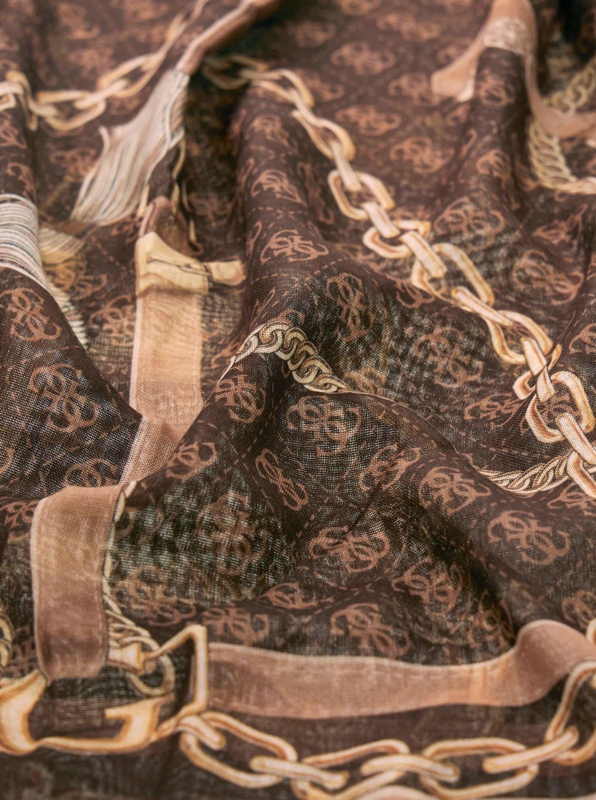 GUESS bufanda Printed Kefiah 120X120 Brown marrón oscuro