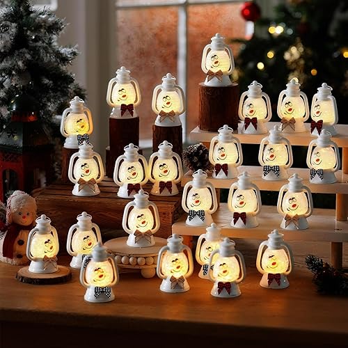 Vista 9 de ROCEEI 12 mini linternas de muñeco de nieve de Navidad decorativas con velas LED parpadeantes, lazo a cuadros, pequeño centro de mesa portátil