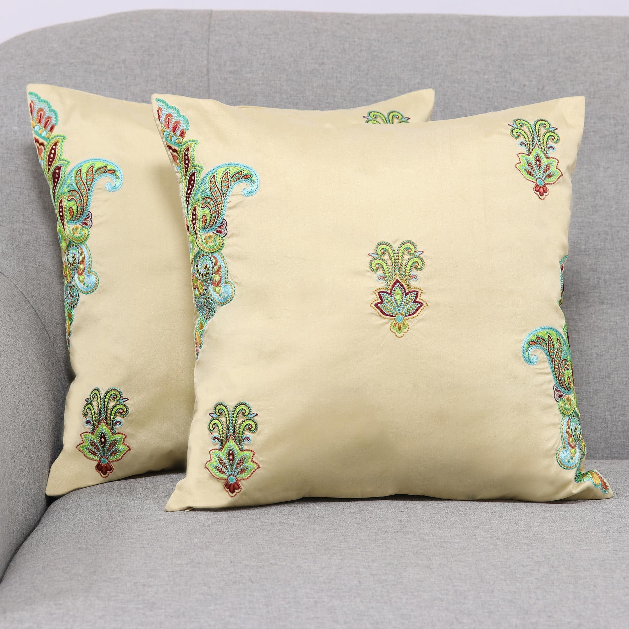 NOVICA Federe per cuscino ricamate in rayon verde, motivo cachemire in verde (coppia)
