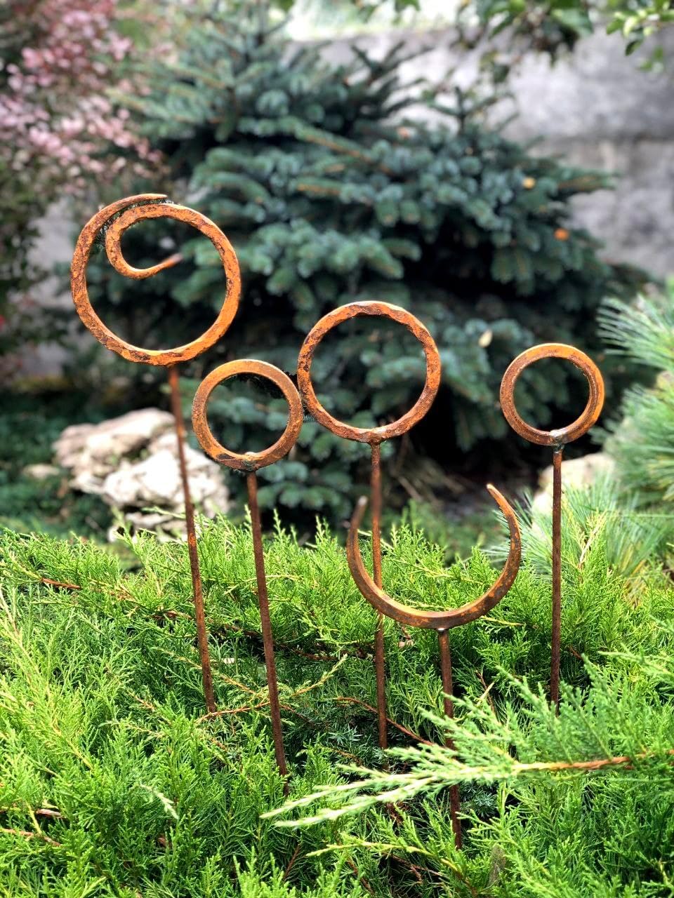 Set of 5 Rusty Metal Garden Stakes, Rusty Garden finials, Rusty Metal Ring Decor