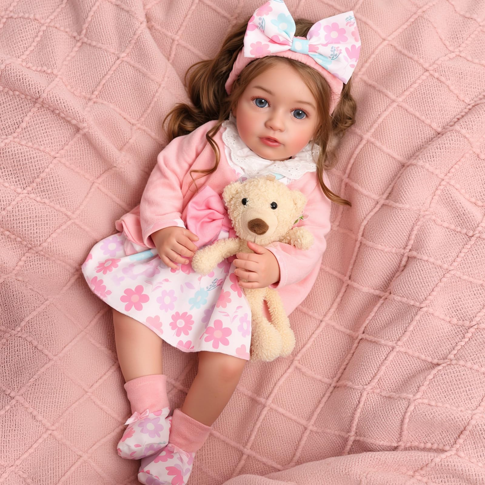 BABESIDE Bambole Reborn Bambina – 20 Pollici Reborn Femmina con Occhi Azzurri & Riccioli Castani, Corpo Morbido in Tessuto, Abito & Accessori per Bambini dai 3 Anni in su
