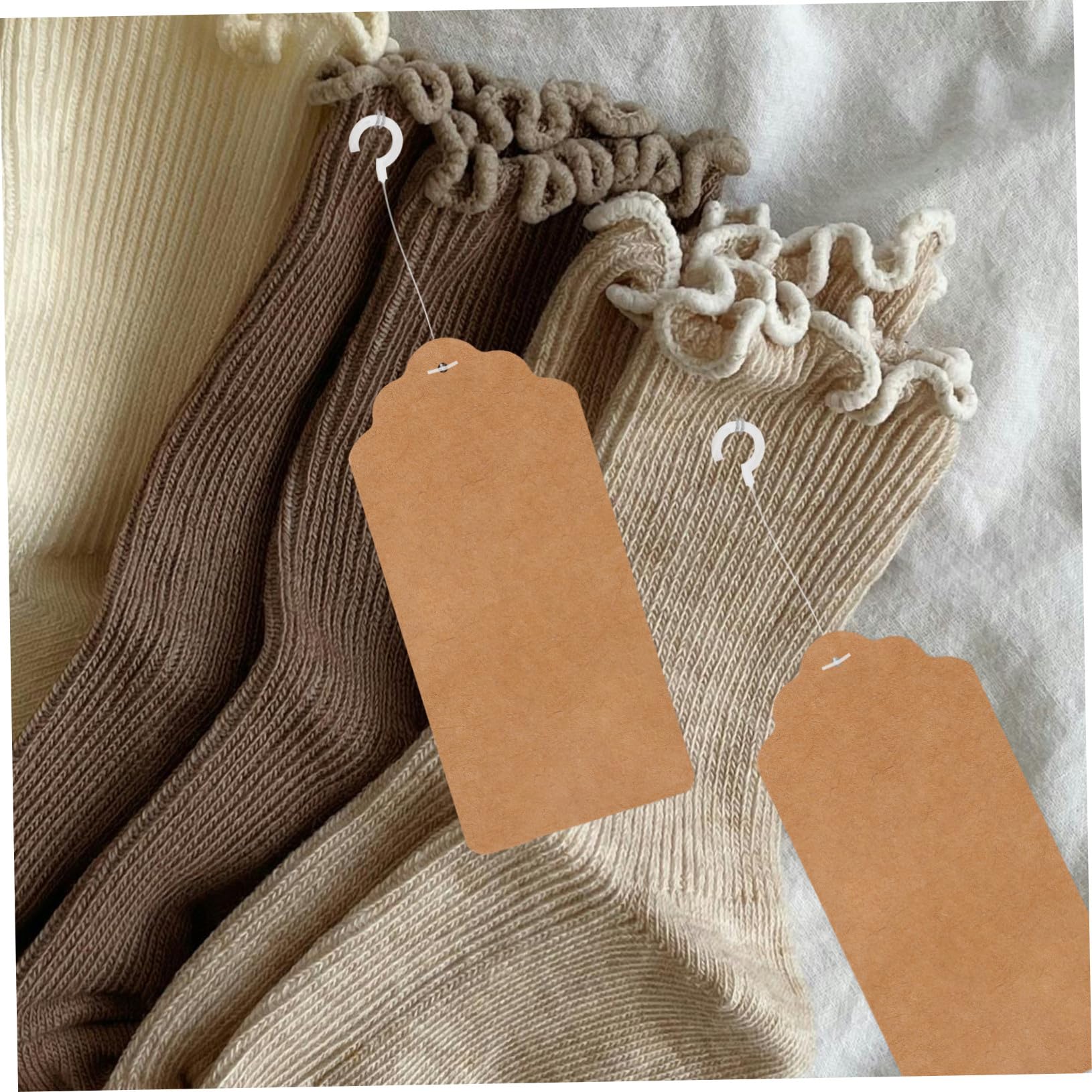 Gatuida 5000 Pezzi Ganci a j Per Etichette Appese Ai Vestiti, Fermagli in Plastica Trasparenti 50mm Per Cartellini Prezzi, Accessori Versatili Per Abbigliamento T-shirt, Abiti e Pantaloni